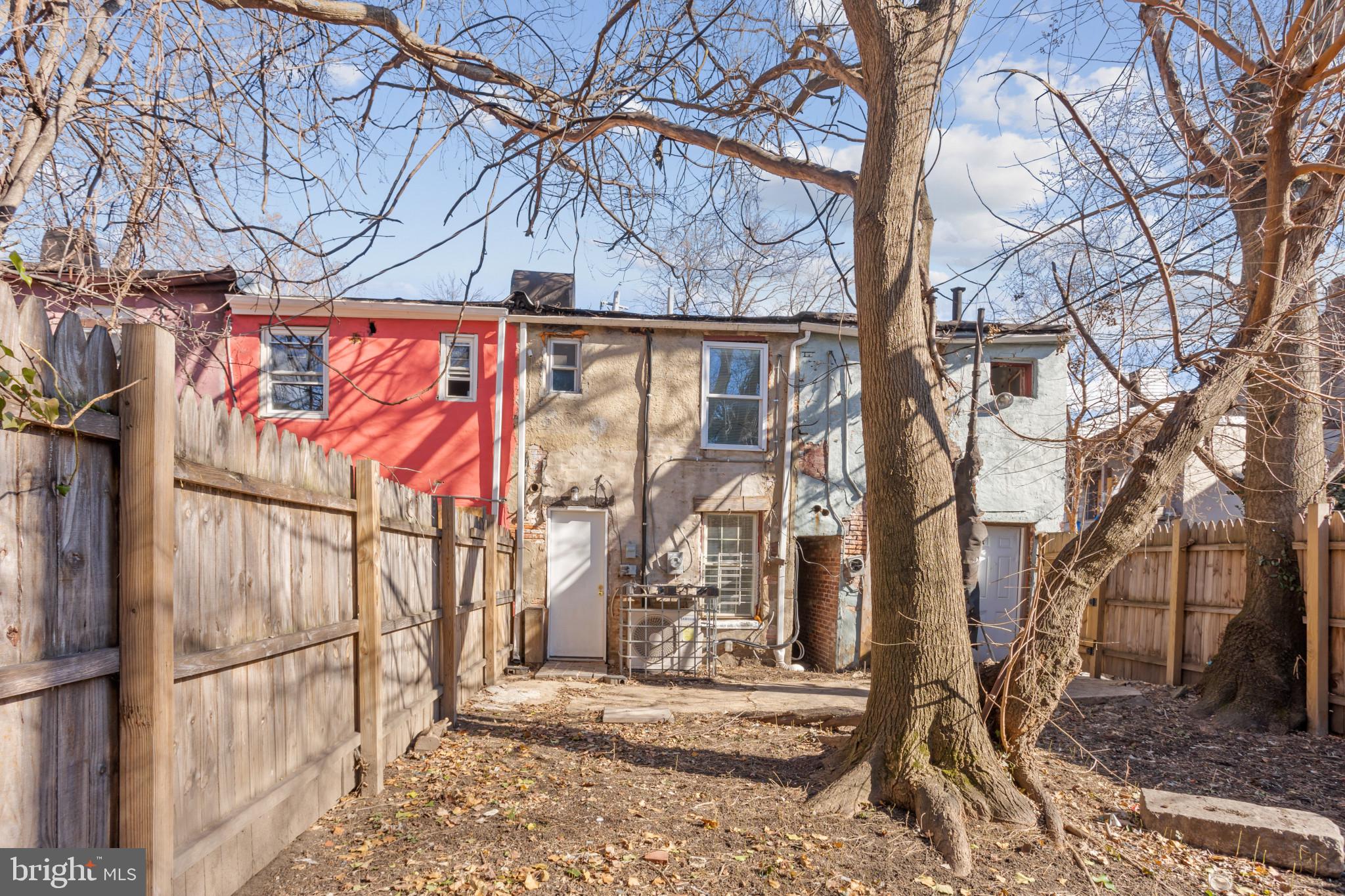 HOLLINS MARKET - Residential