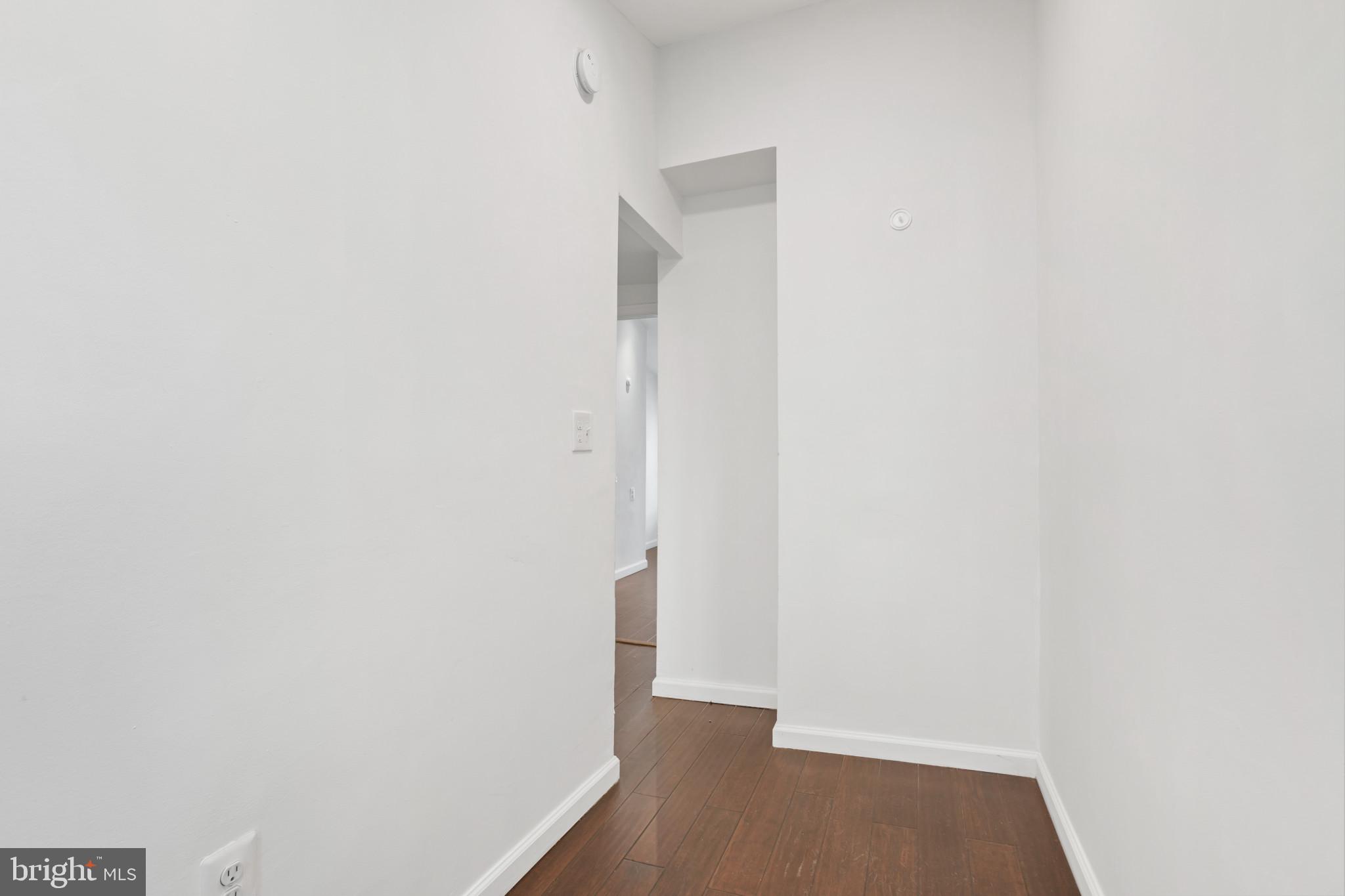 HOLLINS MARKET - Residential