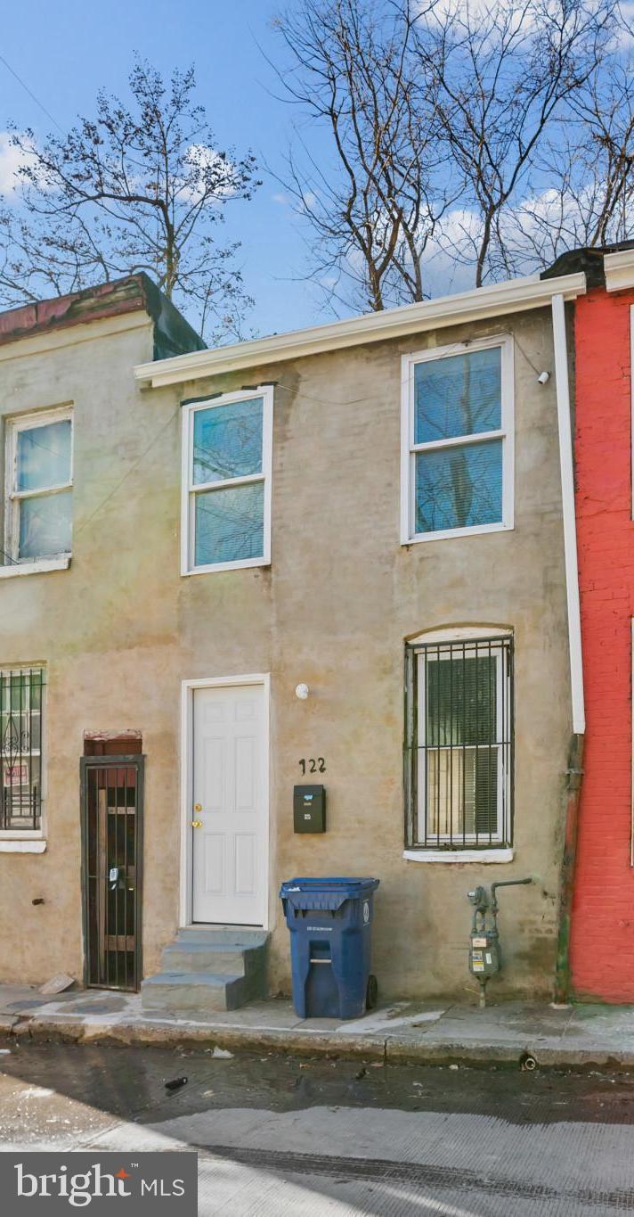 HOLLINS MARKET - Residential