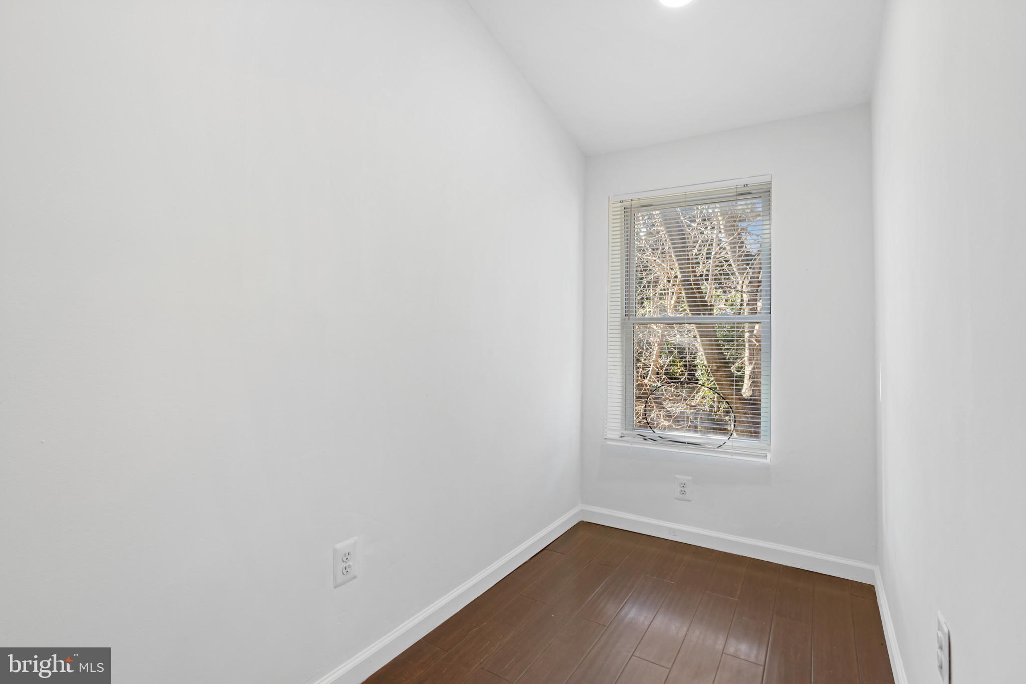 HOLLINS MARKET - Residential