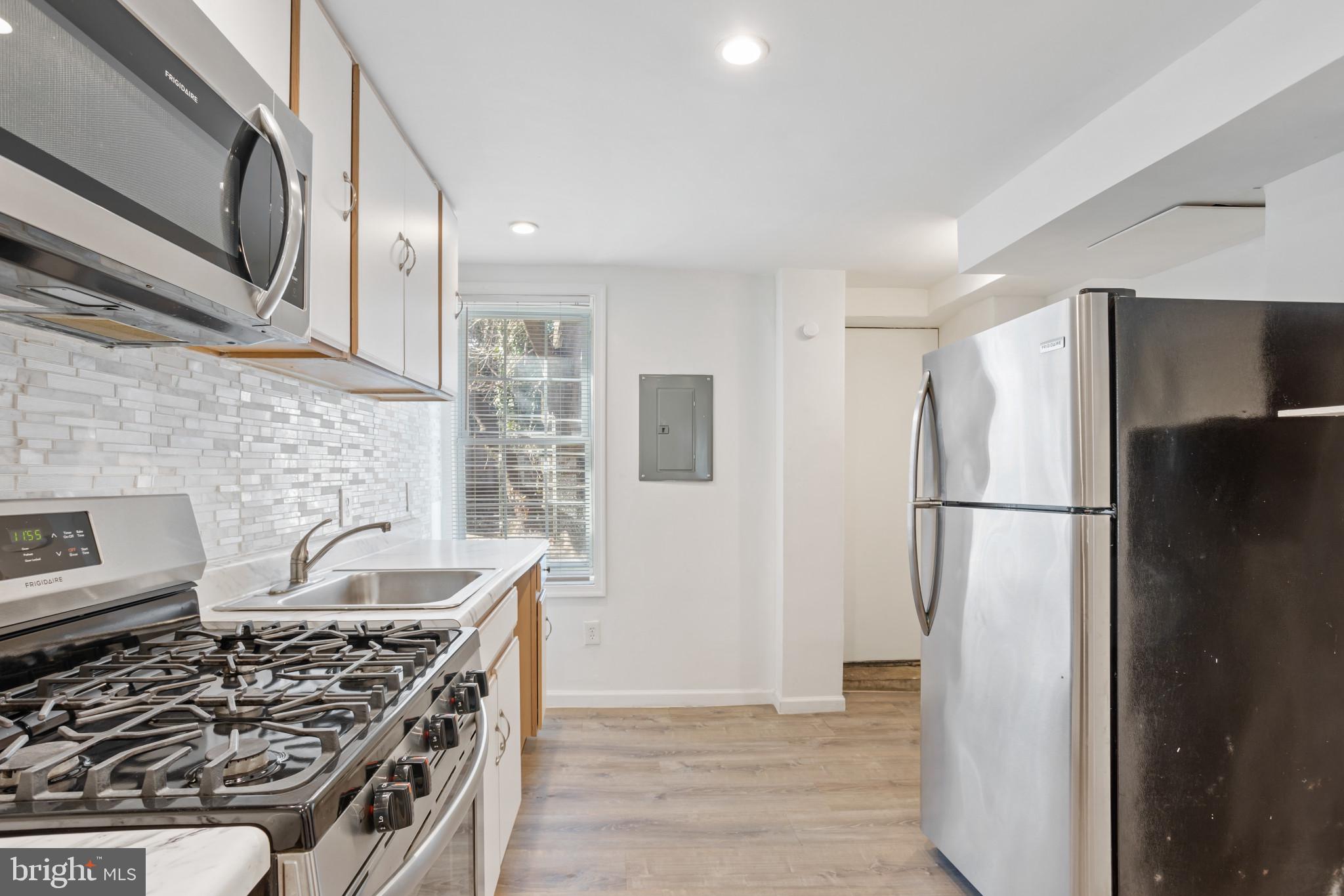 HOLLINS MARKET - Residential