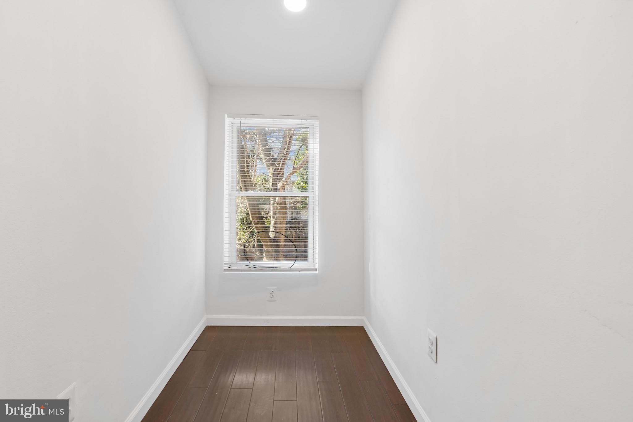 HOLLINS MARKET - Residential