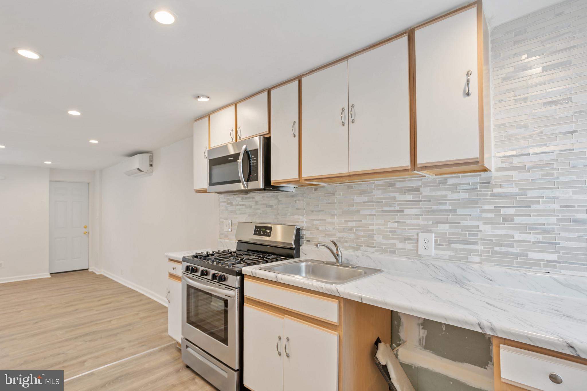 HOLLINS MARKET - Residential