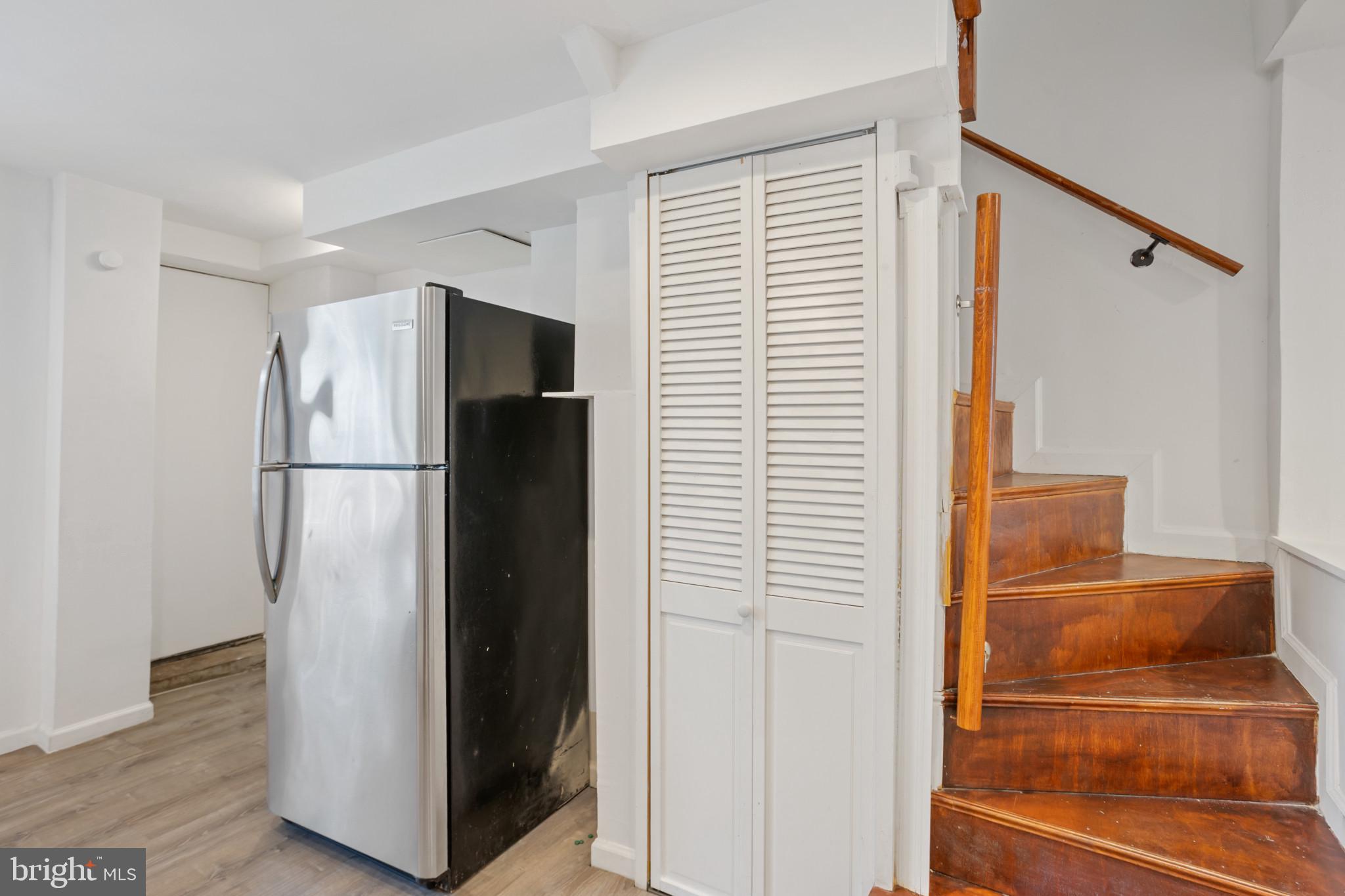 HOLLINS MARKET - Residential