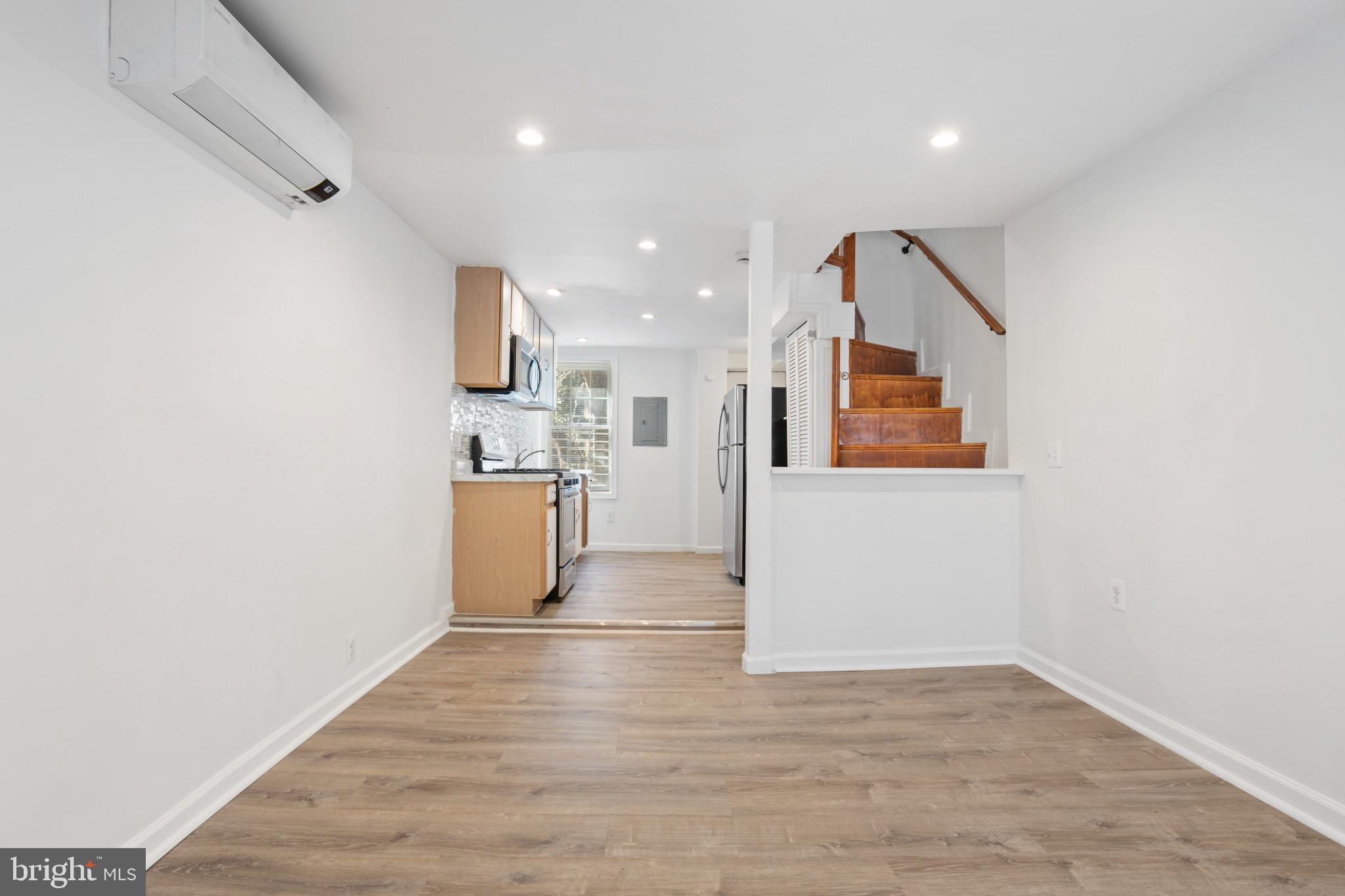 HOLLINS MARKET - Residential