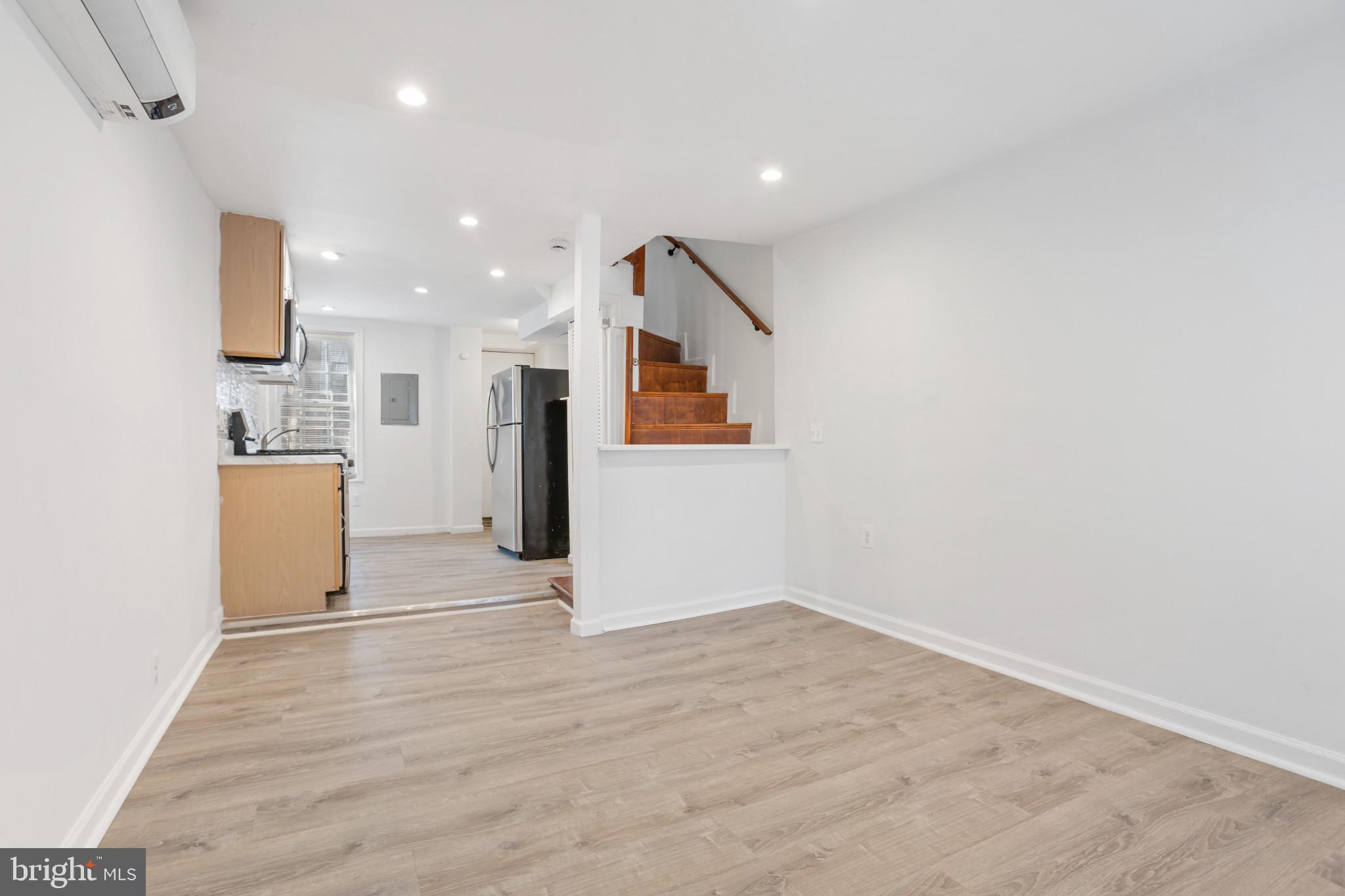 HOLLINS MARKET - Residential