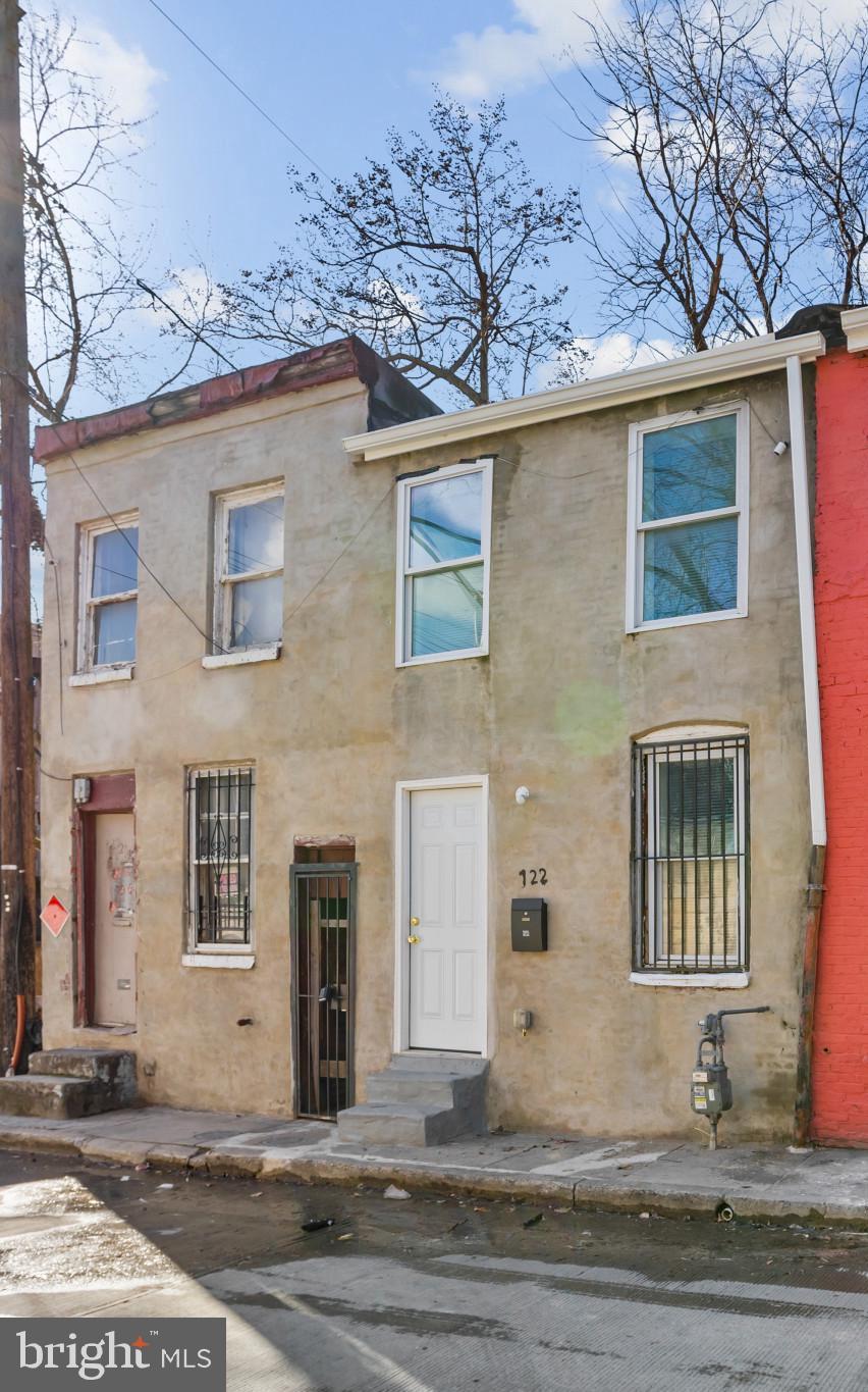 HOLLINS MARKET - Residential