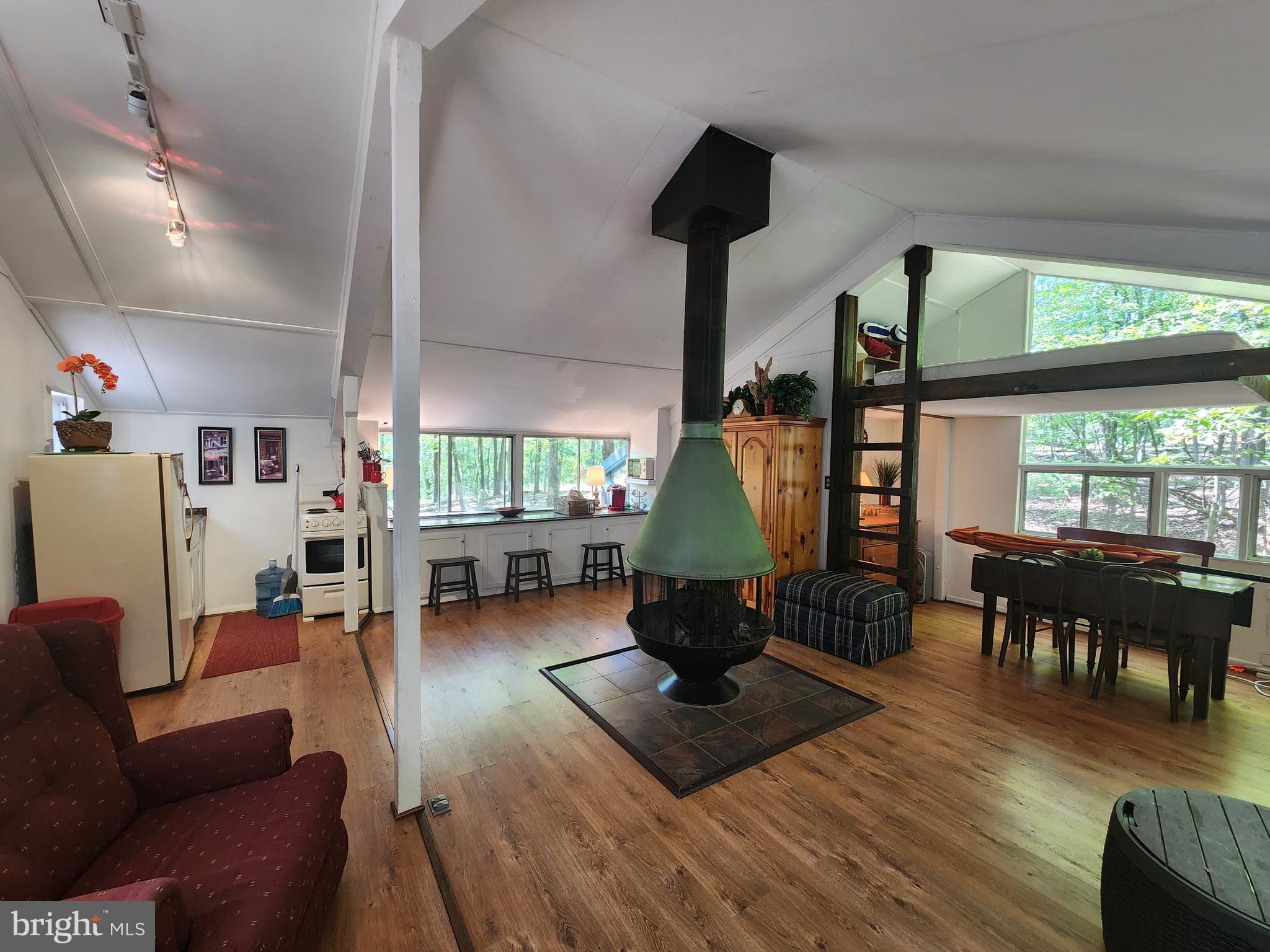 SLEEPY CREEK HIDE-A-WAY - Residential