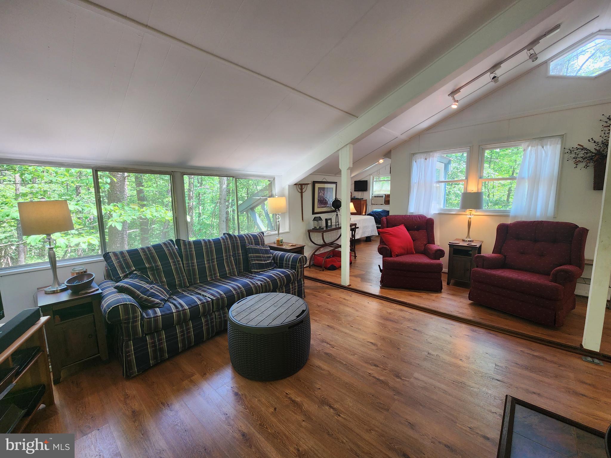 SLEEPY CREEK HIDE-A-WAY - Residential