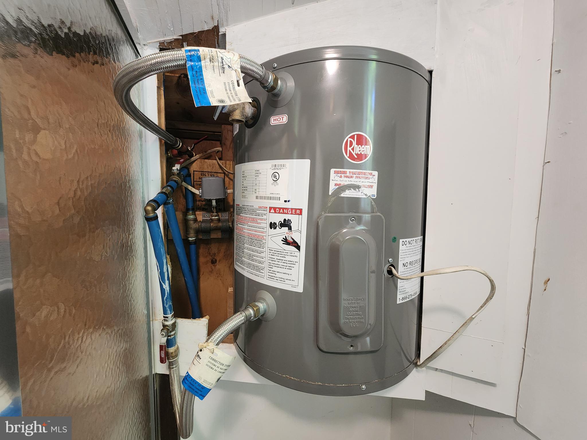 SLEEPY CREEK HIDE-A-WAY - Residential