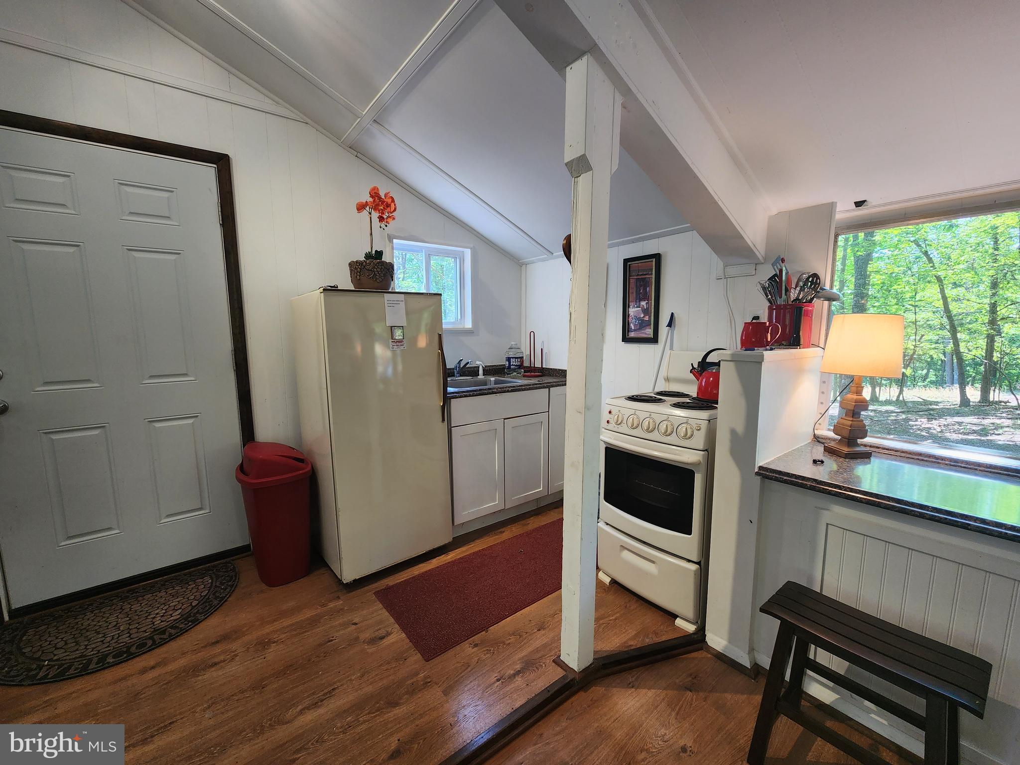 SLEEPY CREEK HIDE-A-WAY - Residential