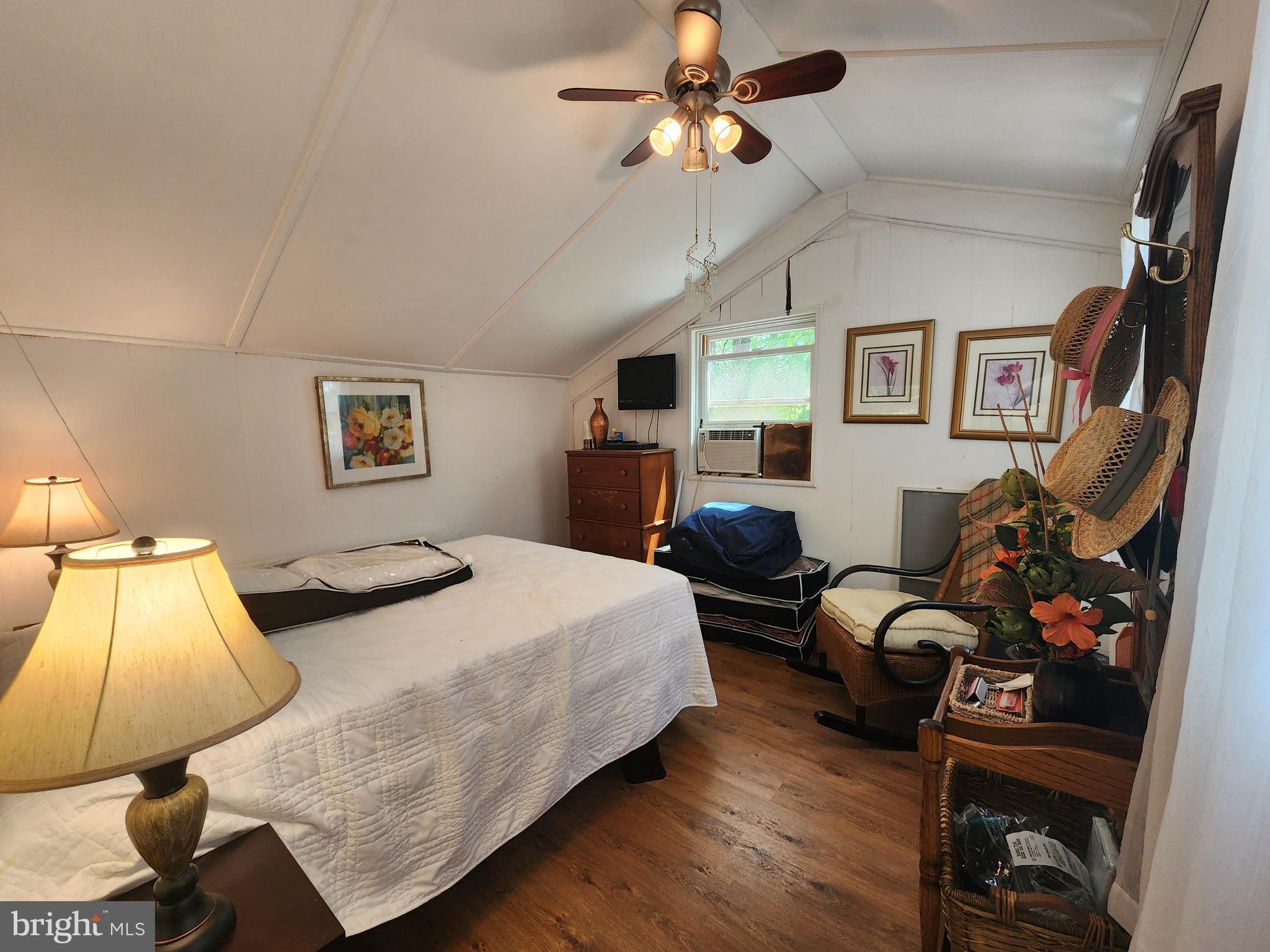 SLEEPY CREEK HIDE-A-WAY - Residential