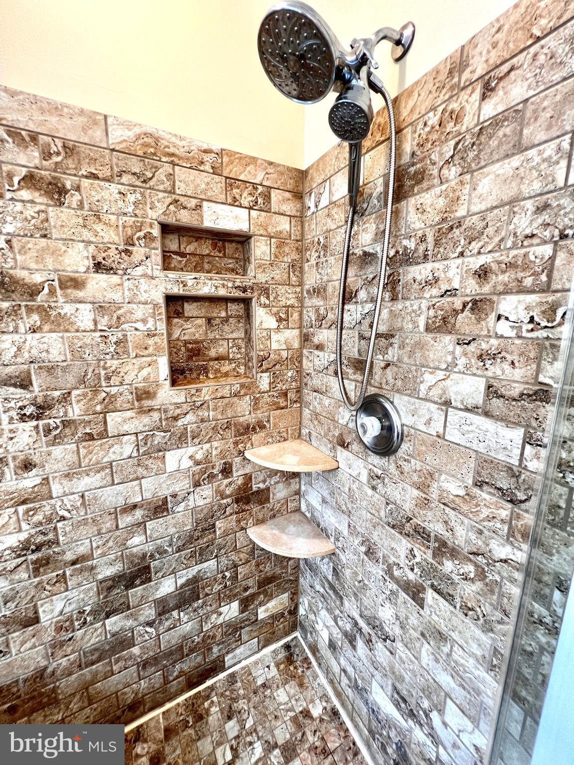 CHESTER RIVER BEACH - Residential