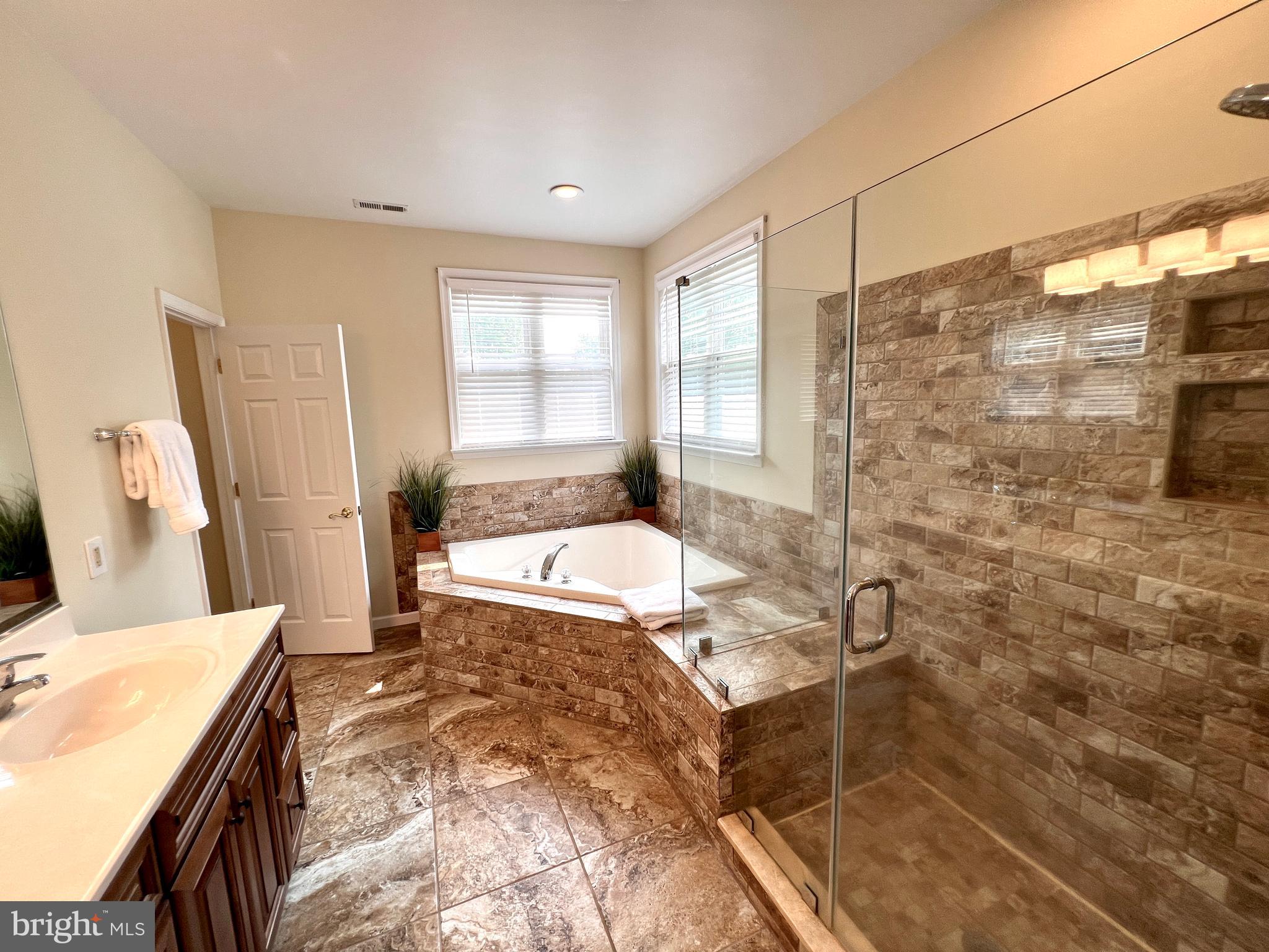 CHESTER RIVER BEACH - Residential