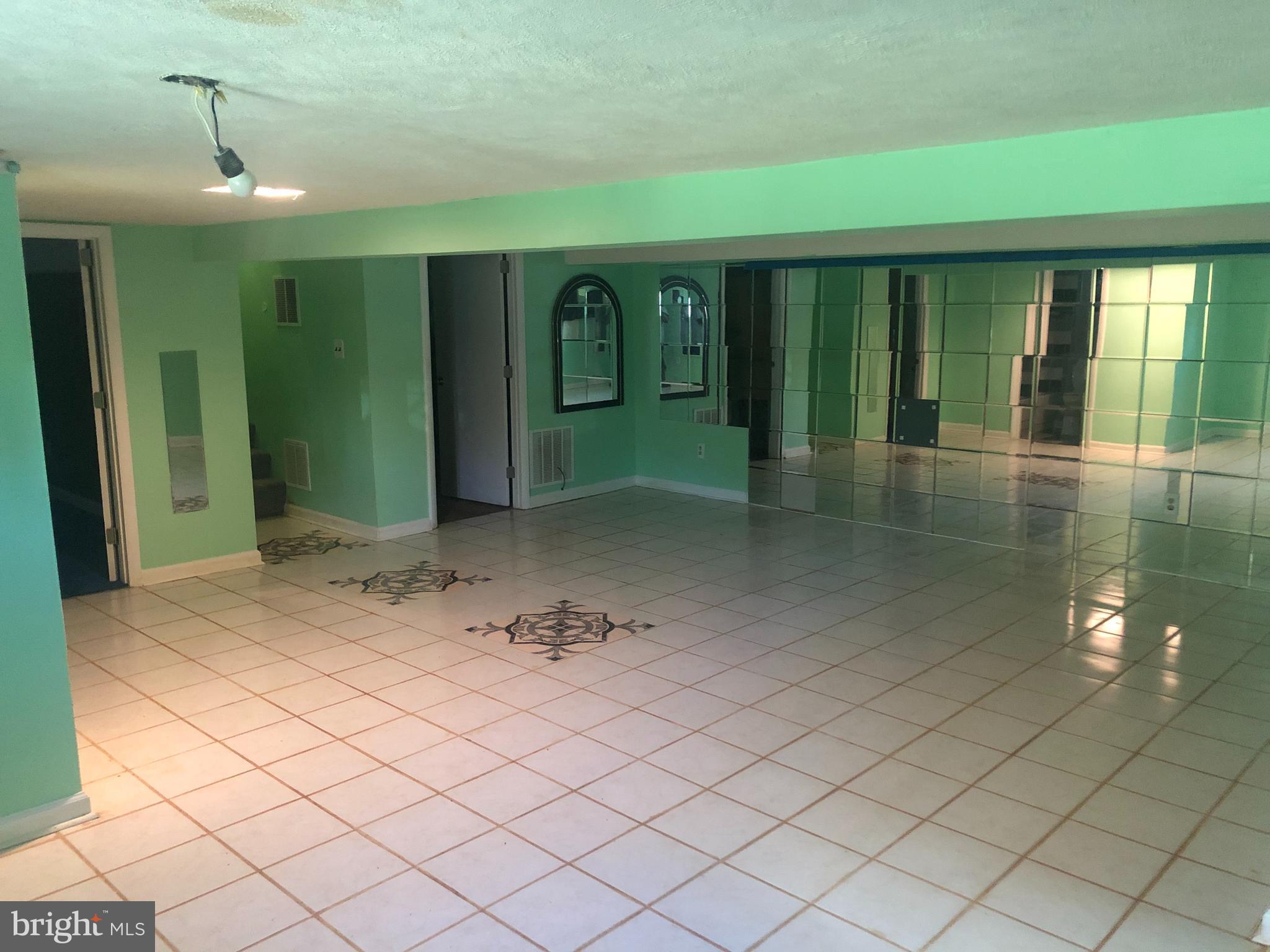 WOODLAWN- FELDMANS ADDN - Residential