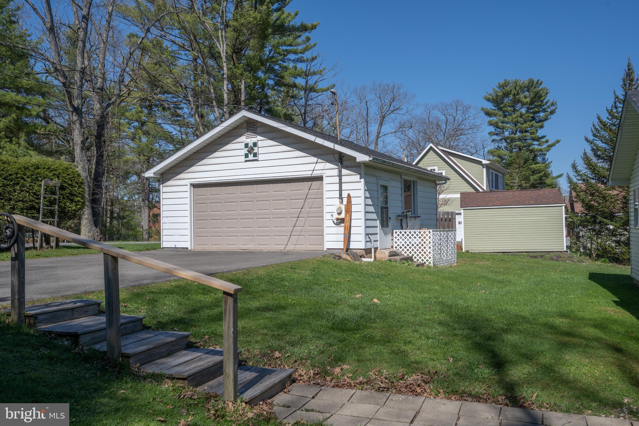 PARADISE POINT - Residential