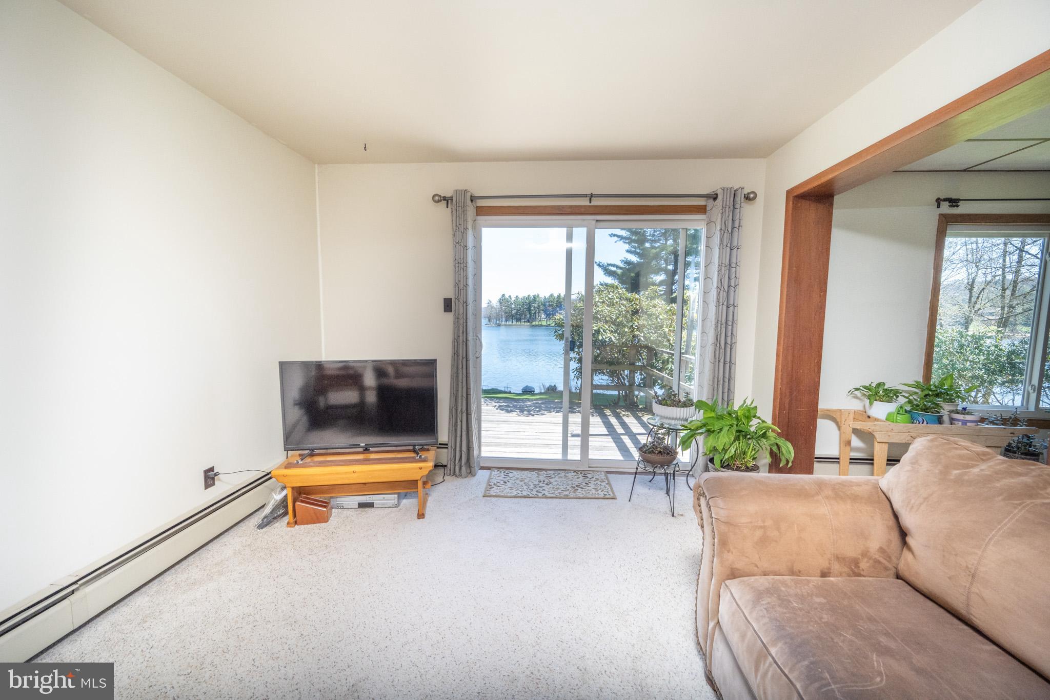 PARADISE POINT - Residential