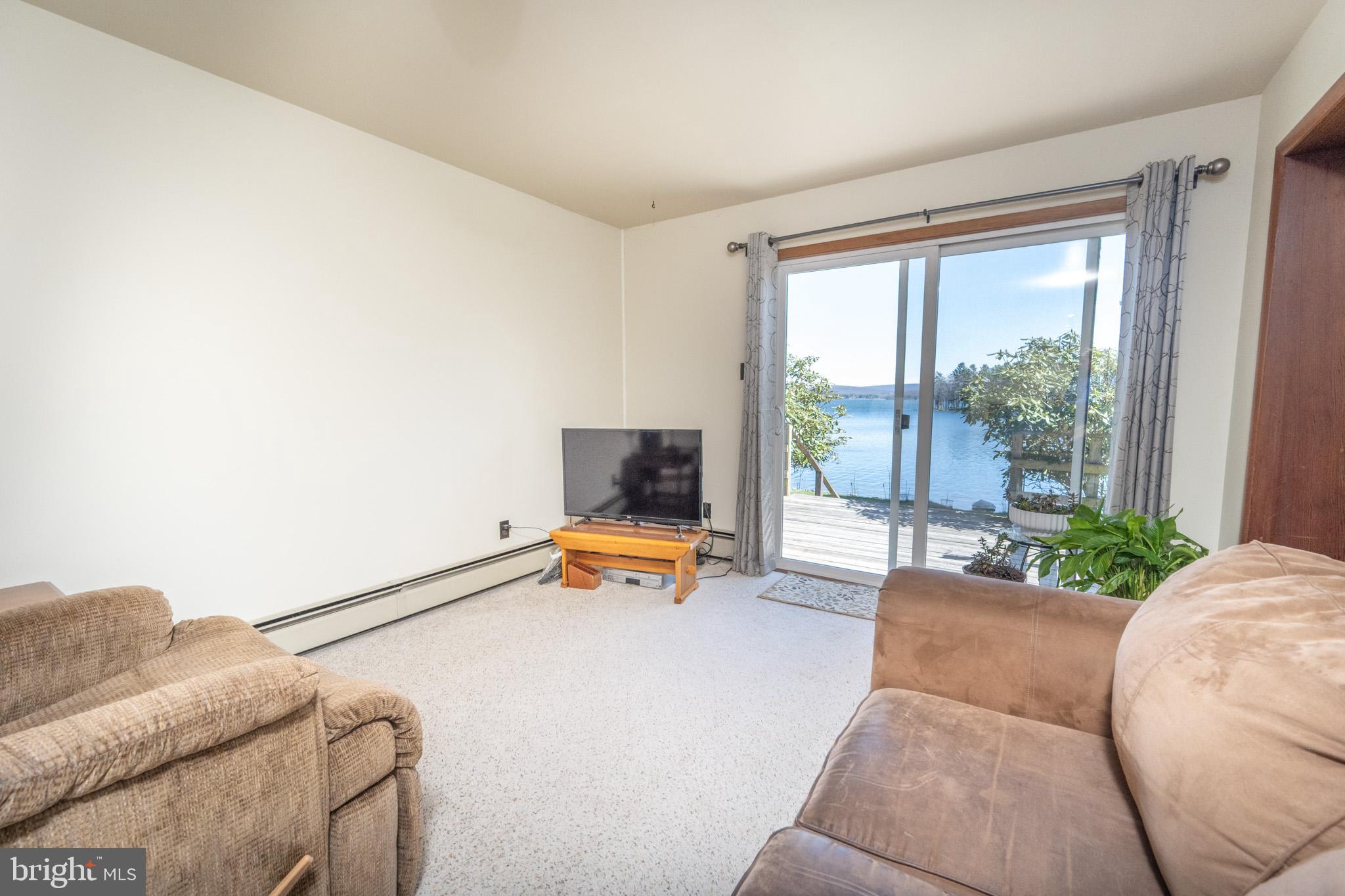 PARADISE POINT - Residential