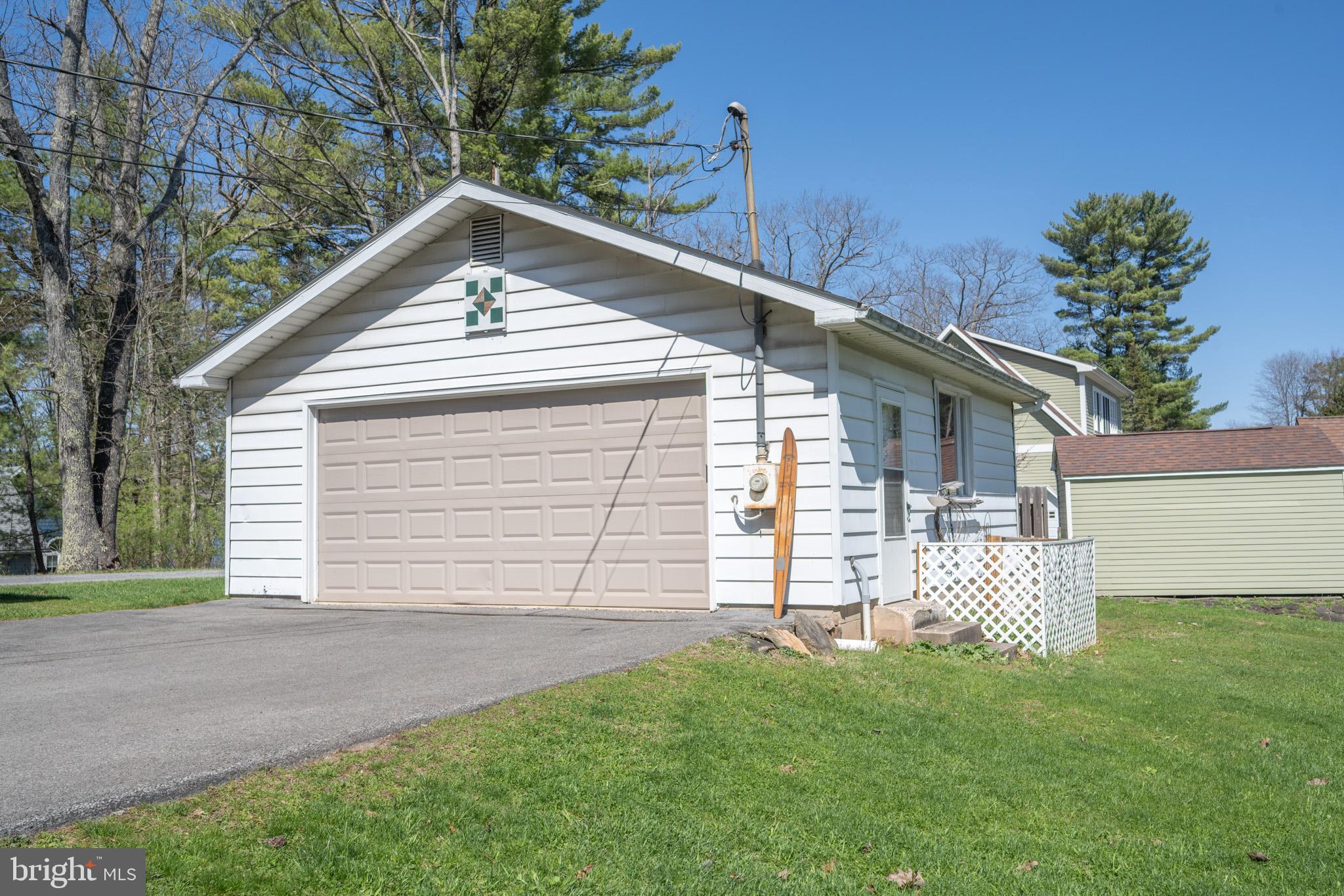 PARADISE POINT - Residential