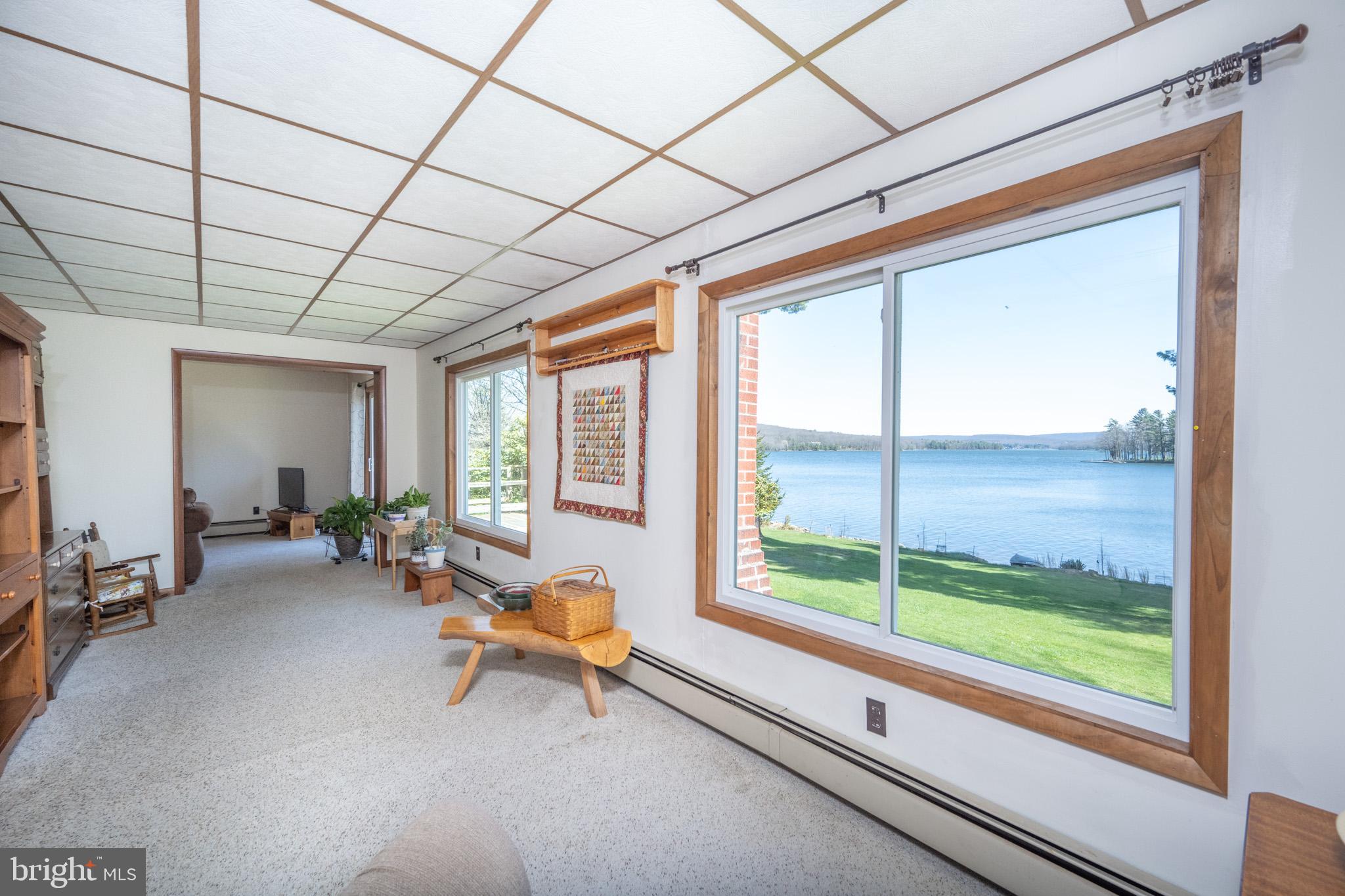 PARADISE POINT - Residential