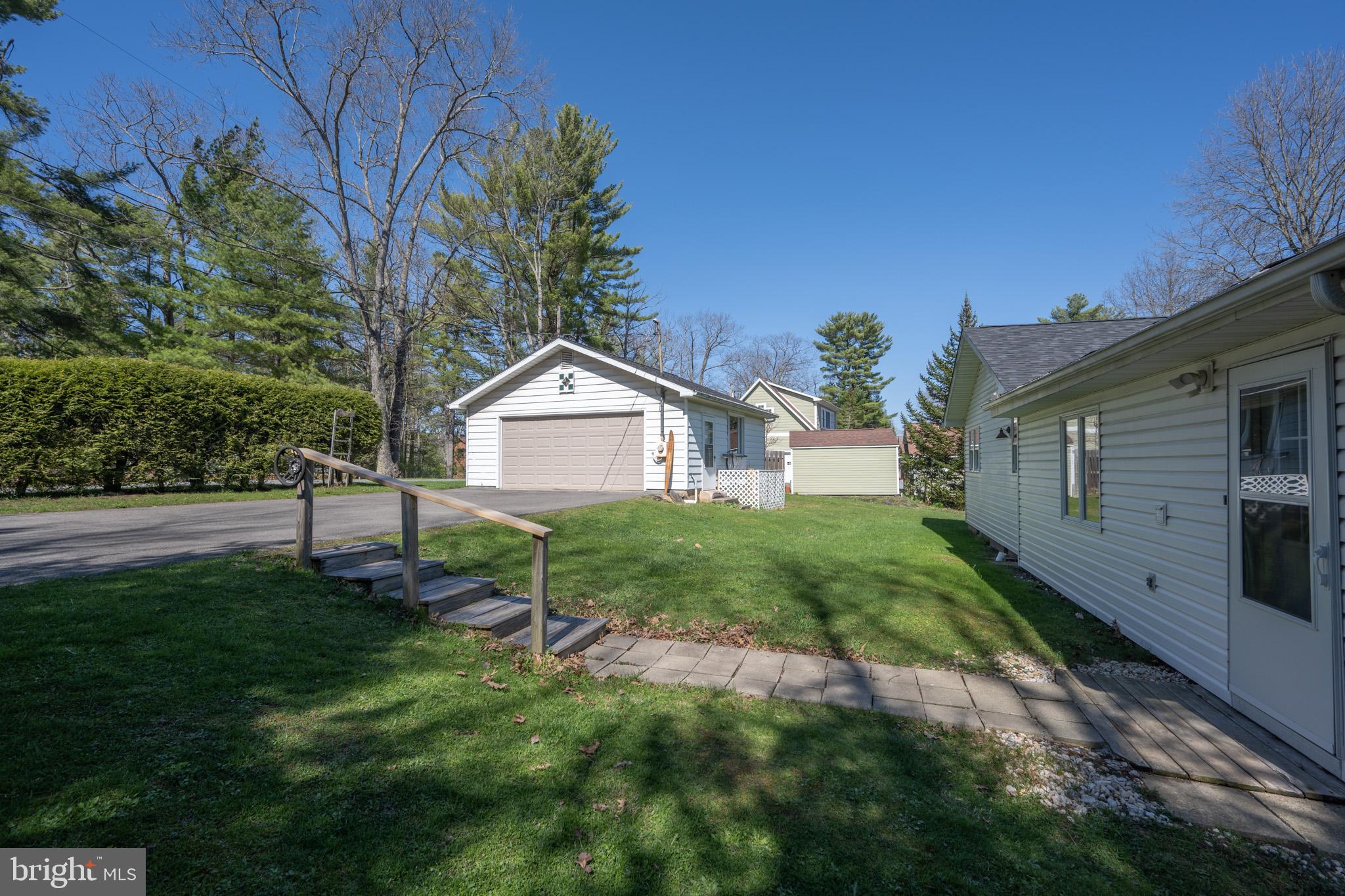 PARADISE POINT - Residential