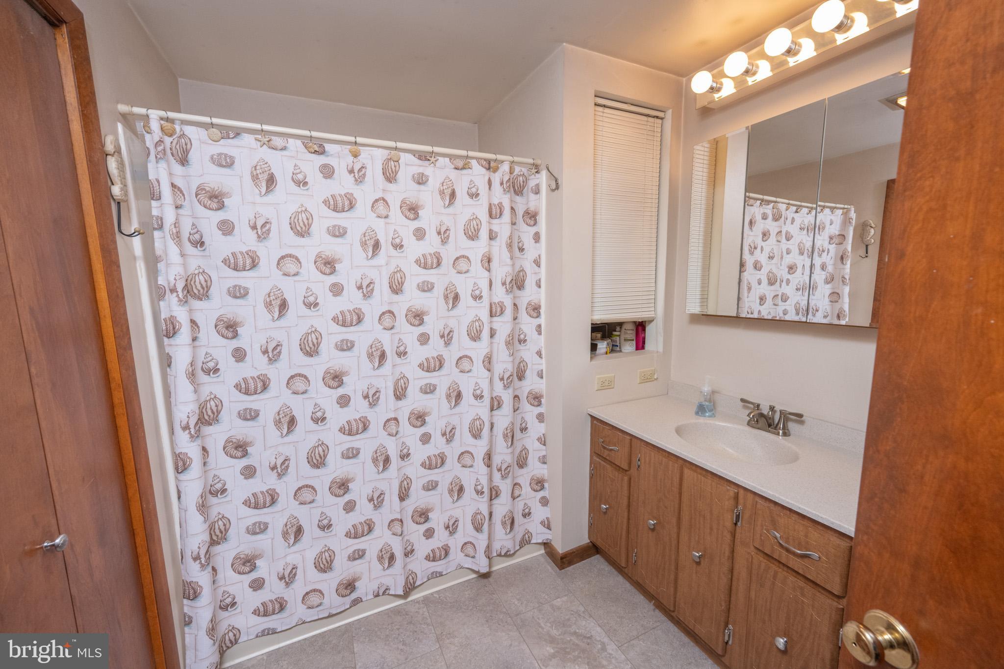 PARADISE POINT - Residential