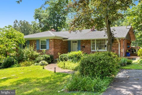 Homes For Rent - 11802 Enid Drive<br/> POTOMAC, MD 20854