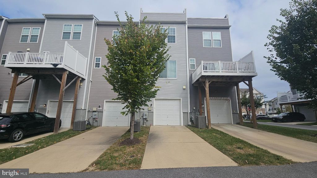 Photo of 9072 Fox Stream Way, UPPER MARLBORO, MD 20772 (MLS # MDPG2179446)