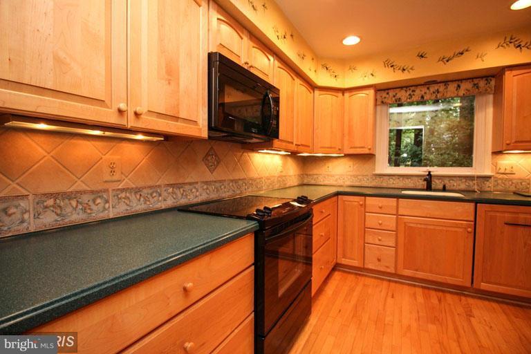 VALEWOOD MANOR - Residential Lease