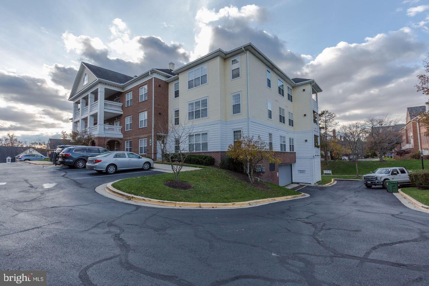 NORTH  POTOMAC VILLAGE - Residential Lease