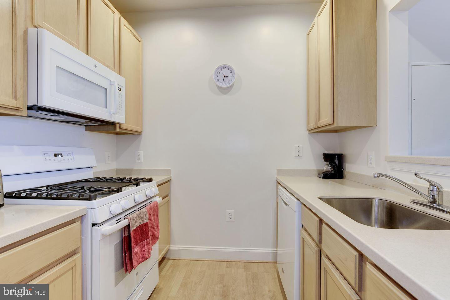 NORTH  POTOMAC VILLAGE - Residential Lease