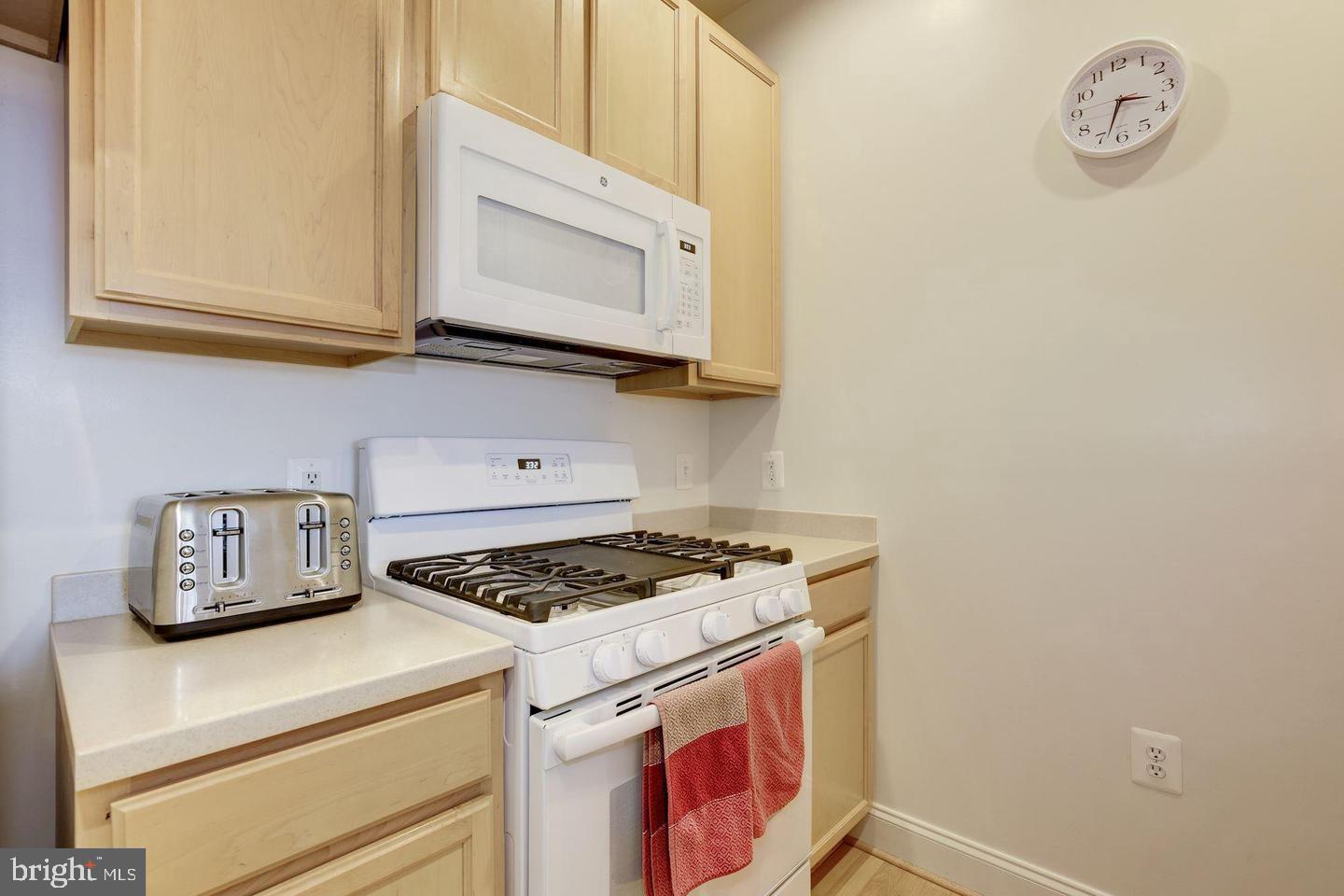 NORTH  POTOMAC VILLAGE - Residential Lease