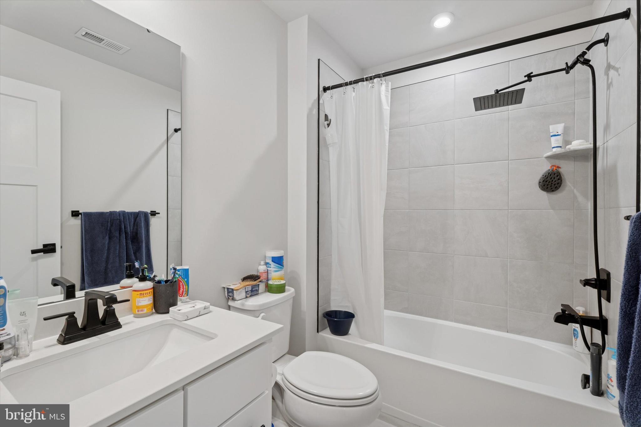 ANDALE GREEN - Residential Lease