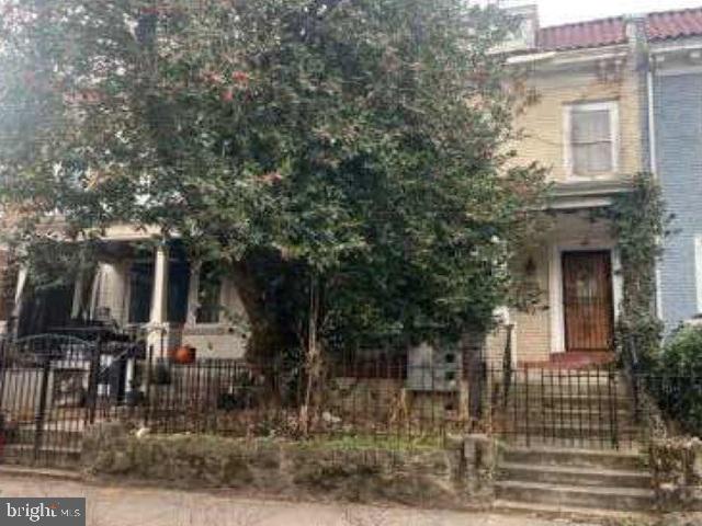 1522 SPRING PLACE NW