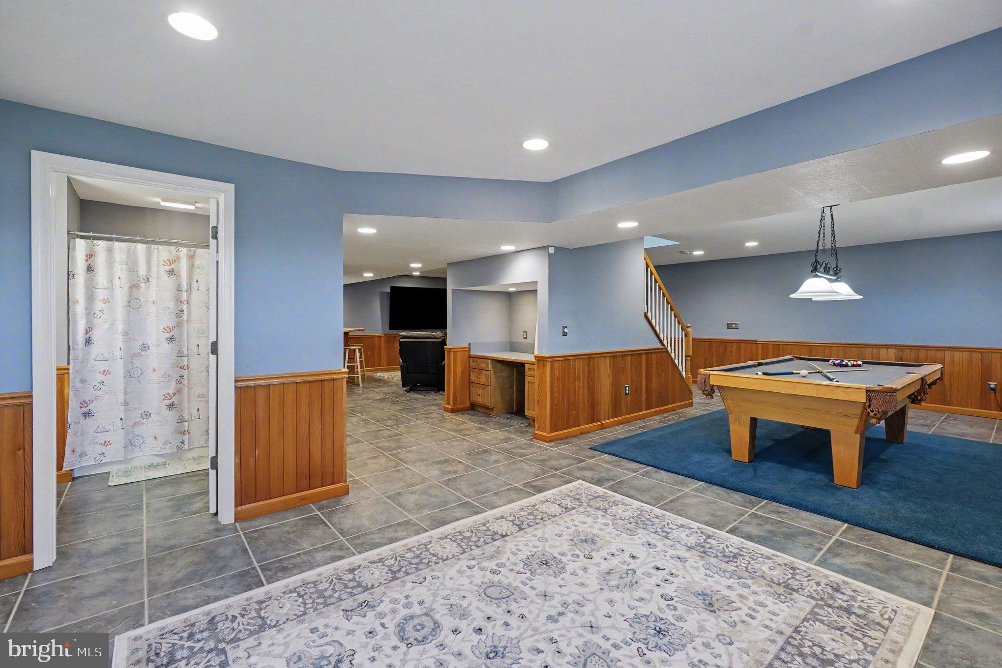 BURGUNDY FARMS - Residential