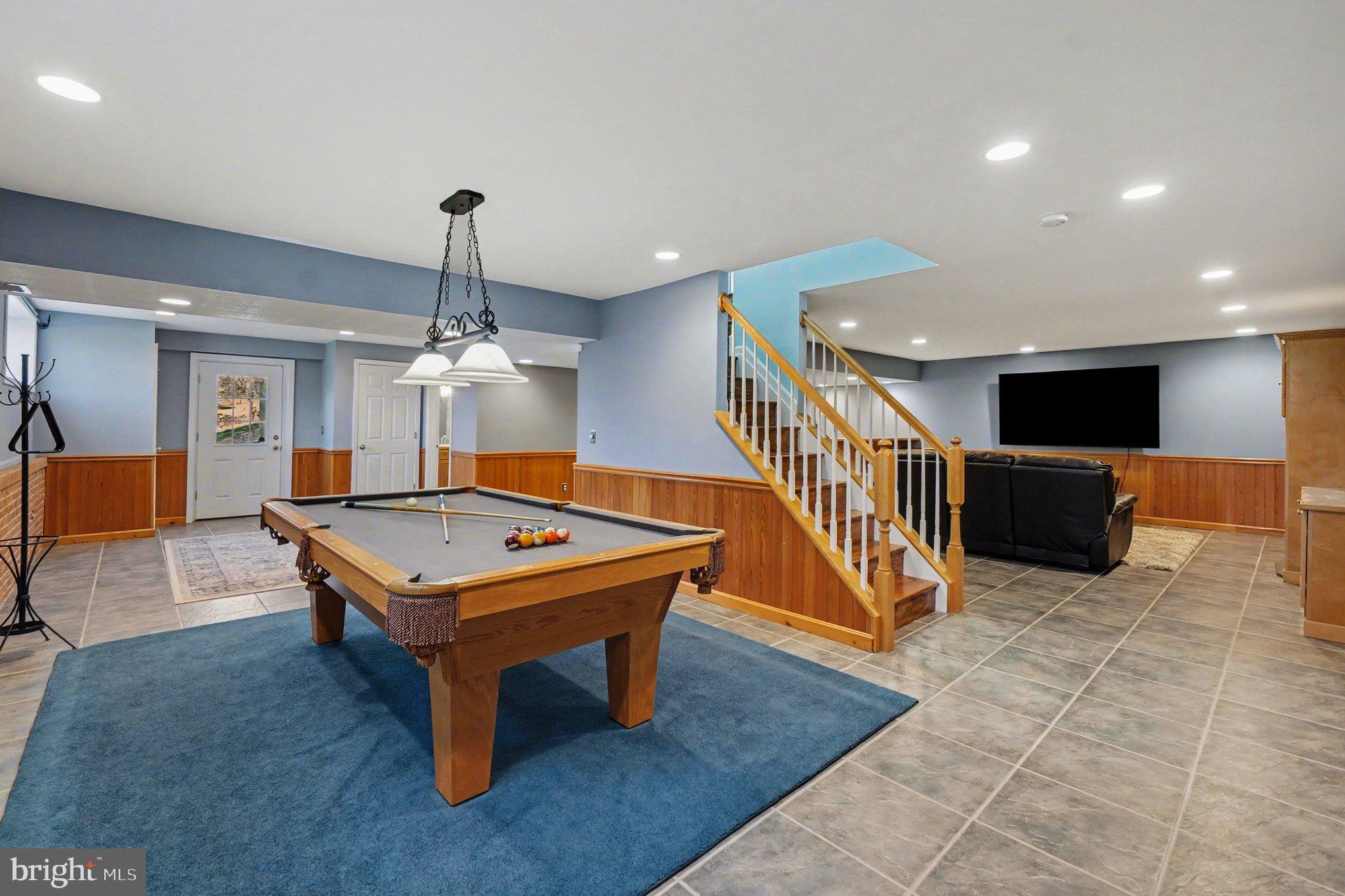 BURGUNDY FARMS - Residential