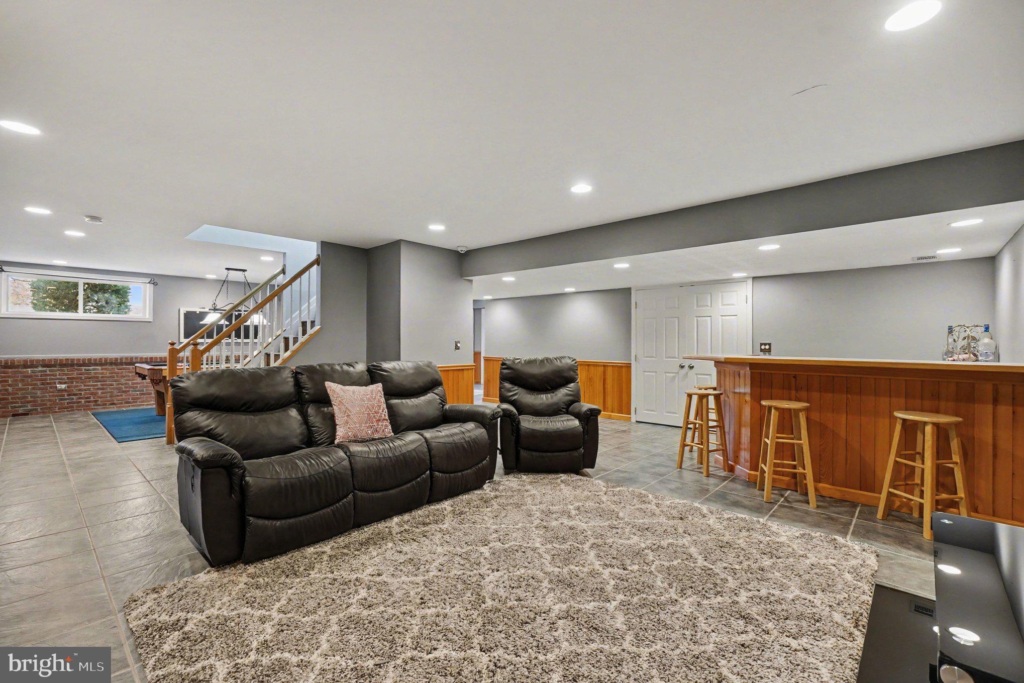 BURGUNDY FARMS - Residential