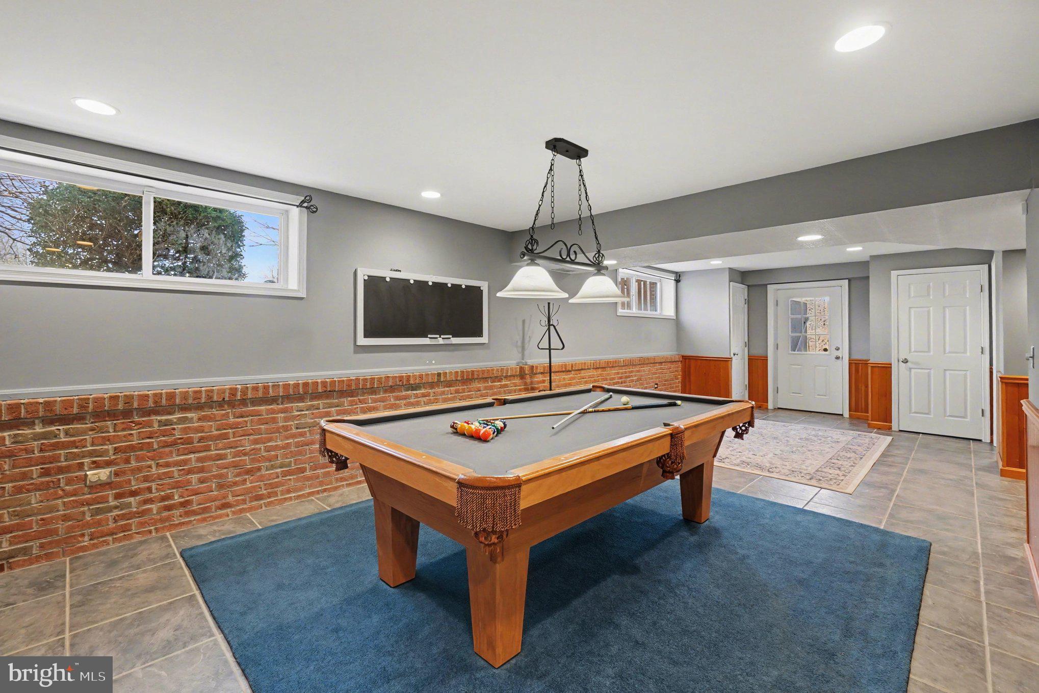 BURGUNDY FARMS - Residential