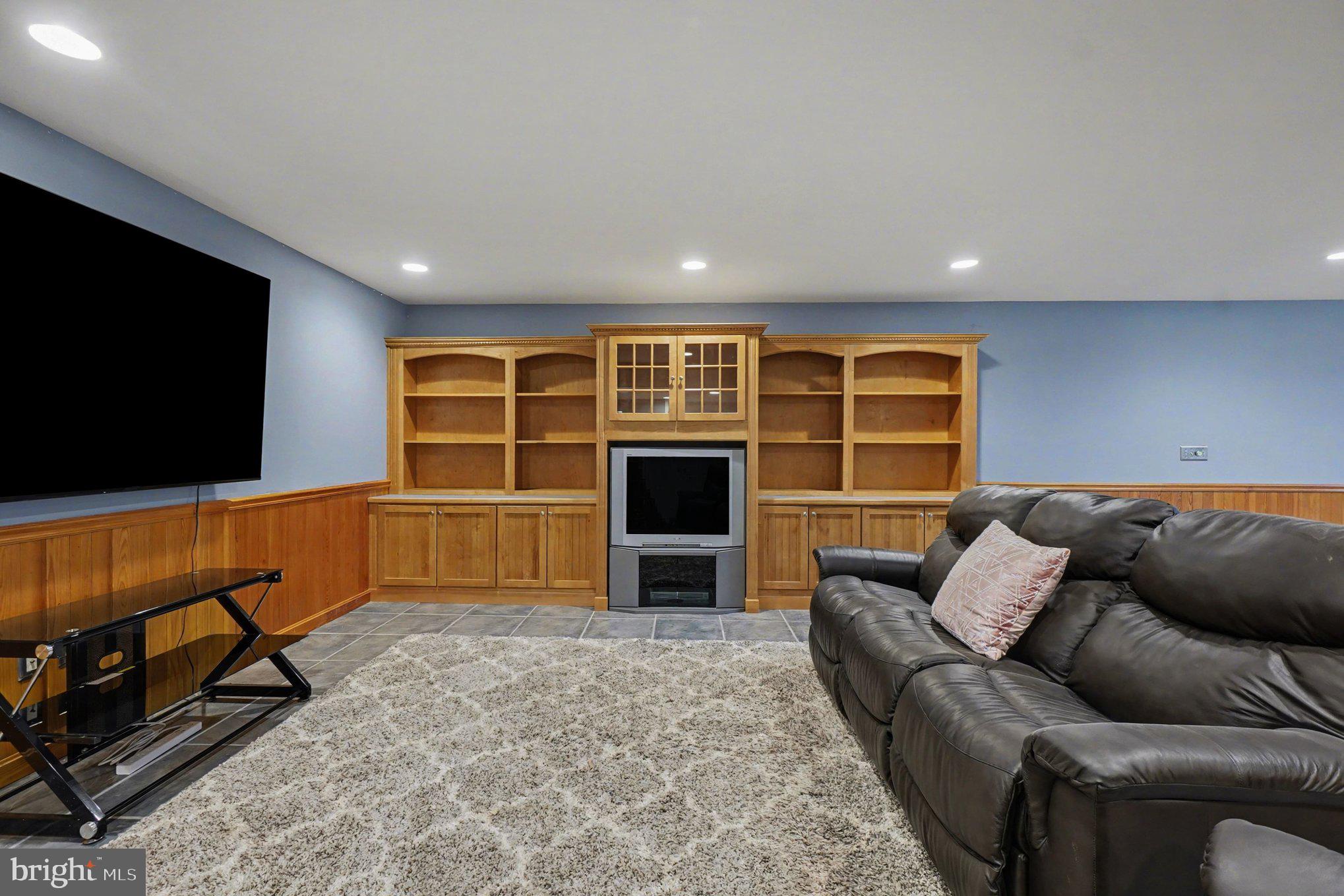 BURGUNDY FARMS - Residential