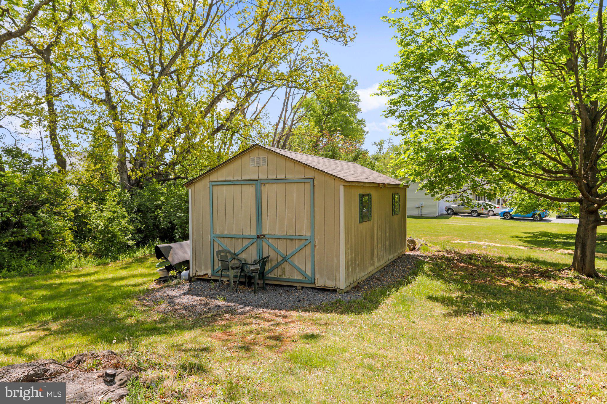 MAR WIN MANOR - Residential