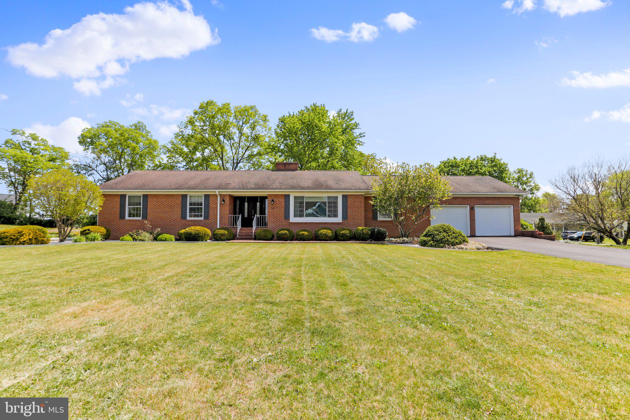 MAR WIN MANOR - Residential