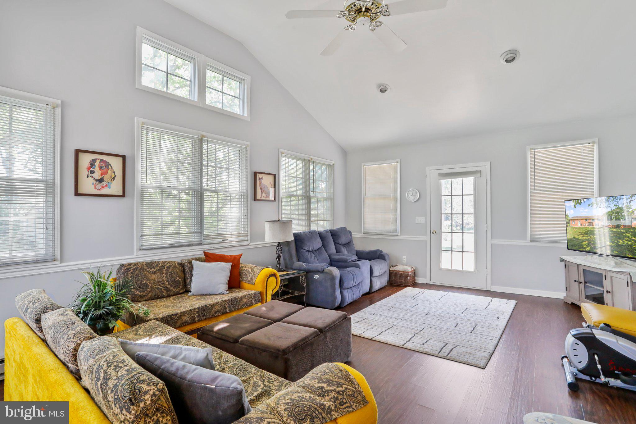 MAR WIN MANOR - Residential