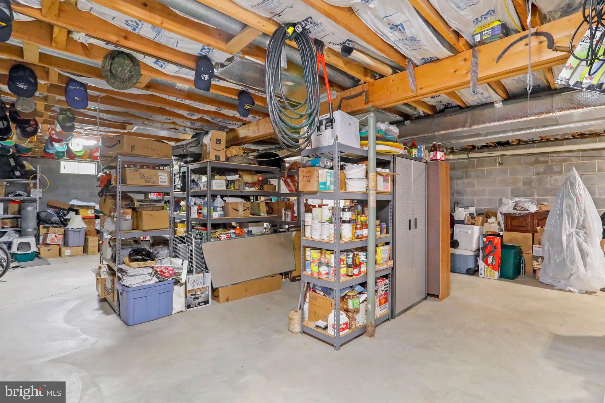 MAR WIN MANOR - Residential