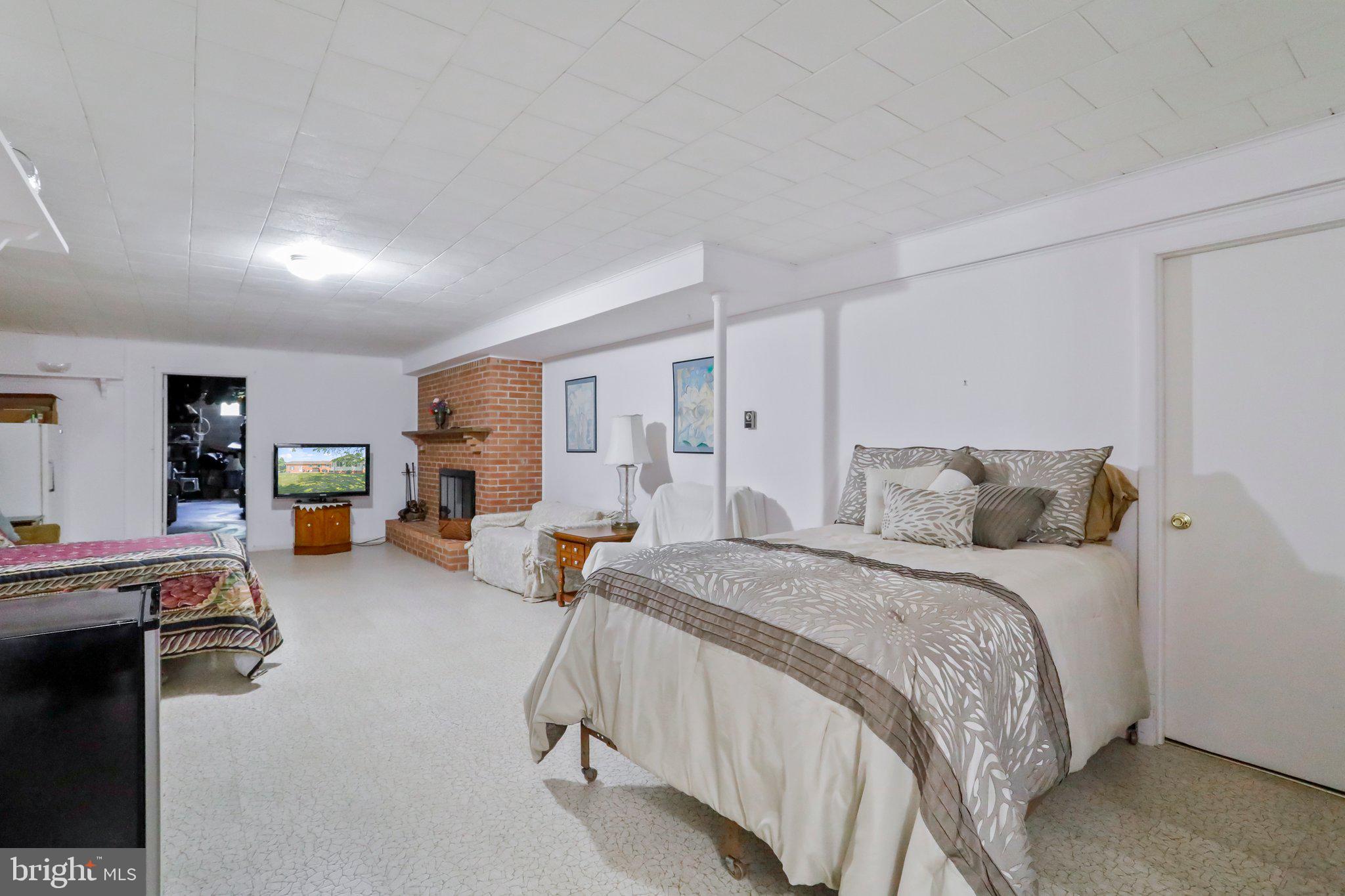 MAR WIN MANOR - Residential