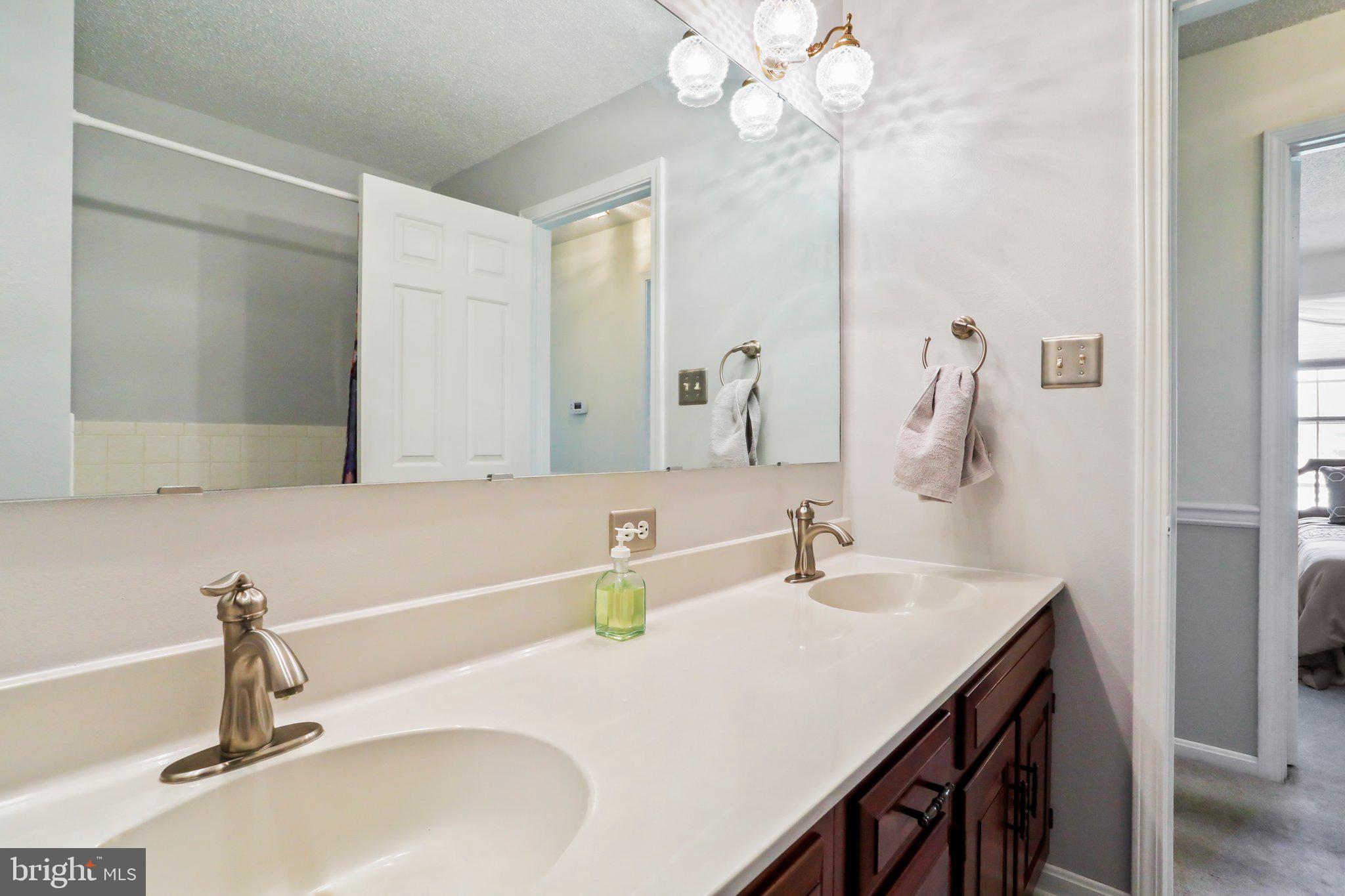 MAR WIN MANOR - Residential