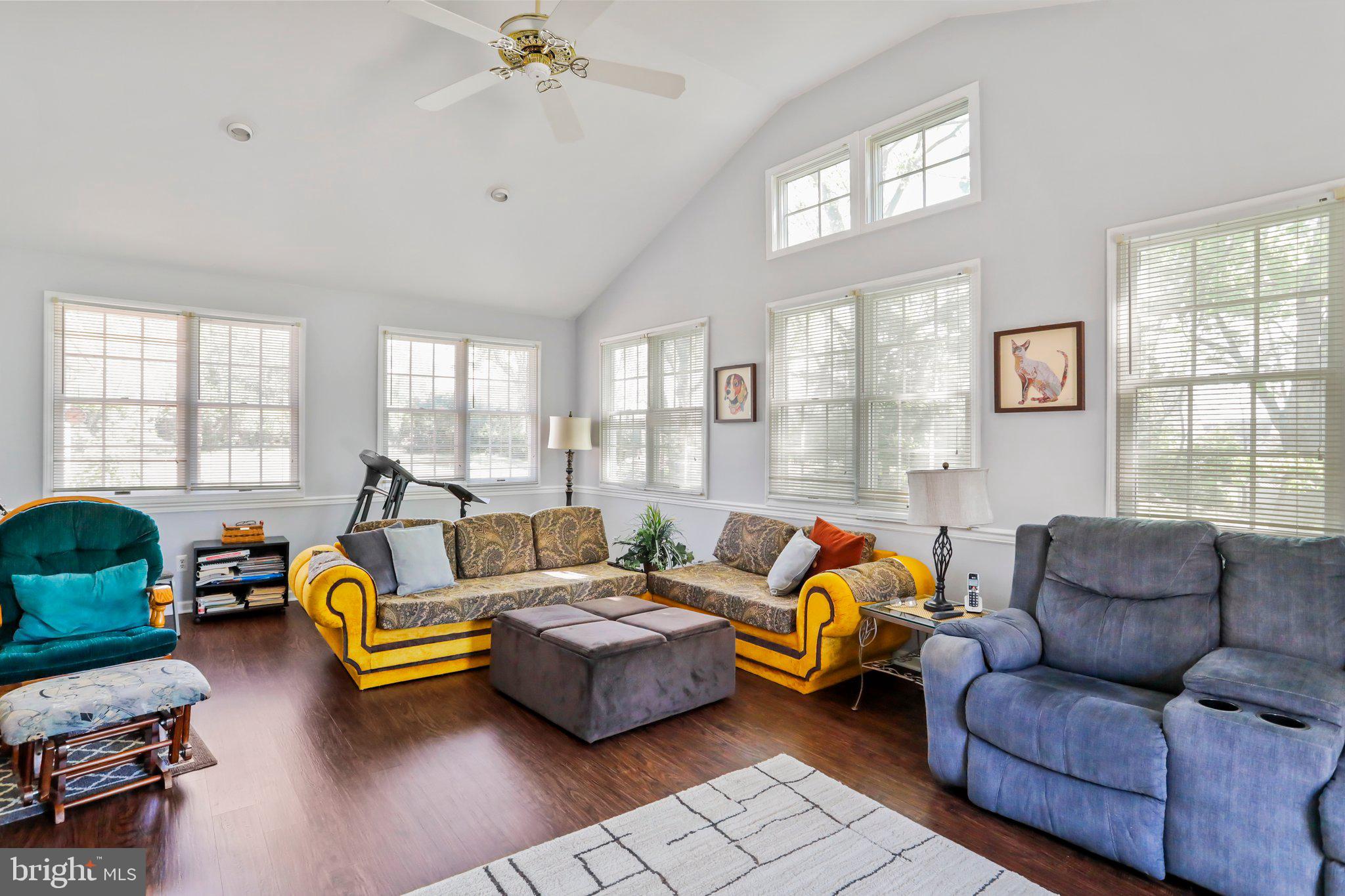 MAR WIN MANOR - Residential