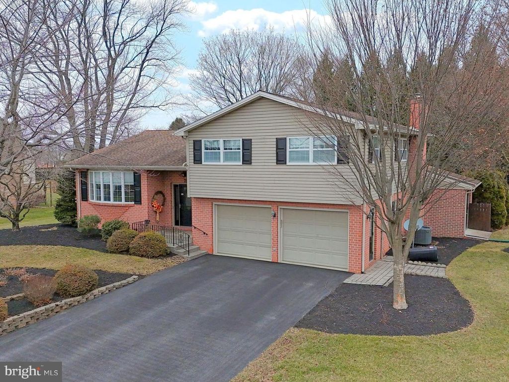 Photo of 71 Obsidian Dr, CHAMBERSBURG, PA 17202 (MLS # PAFL2031942)
