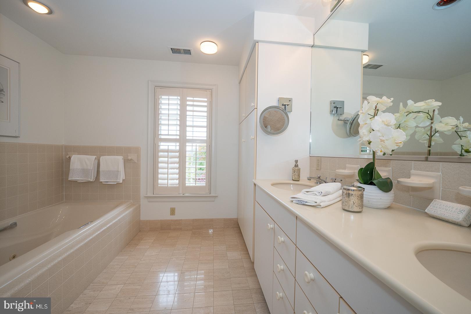 RADNOR HUNT - Residential