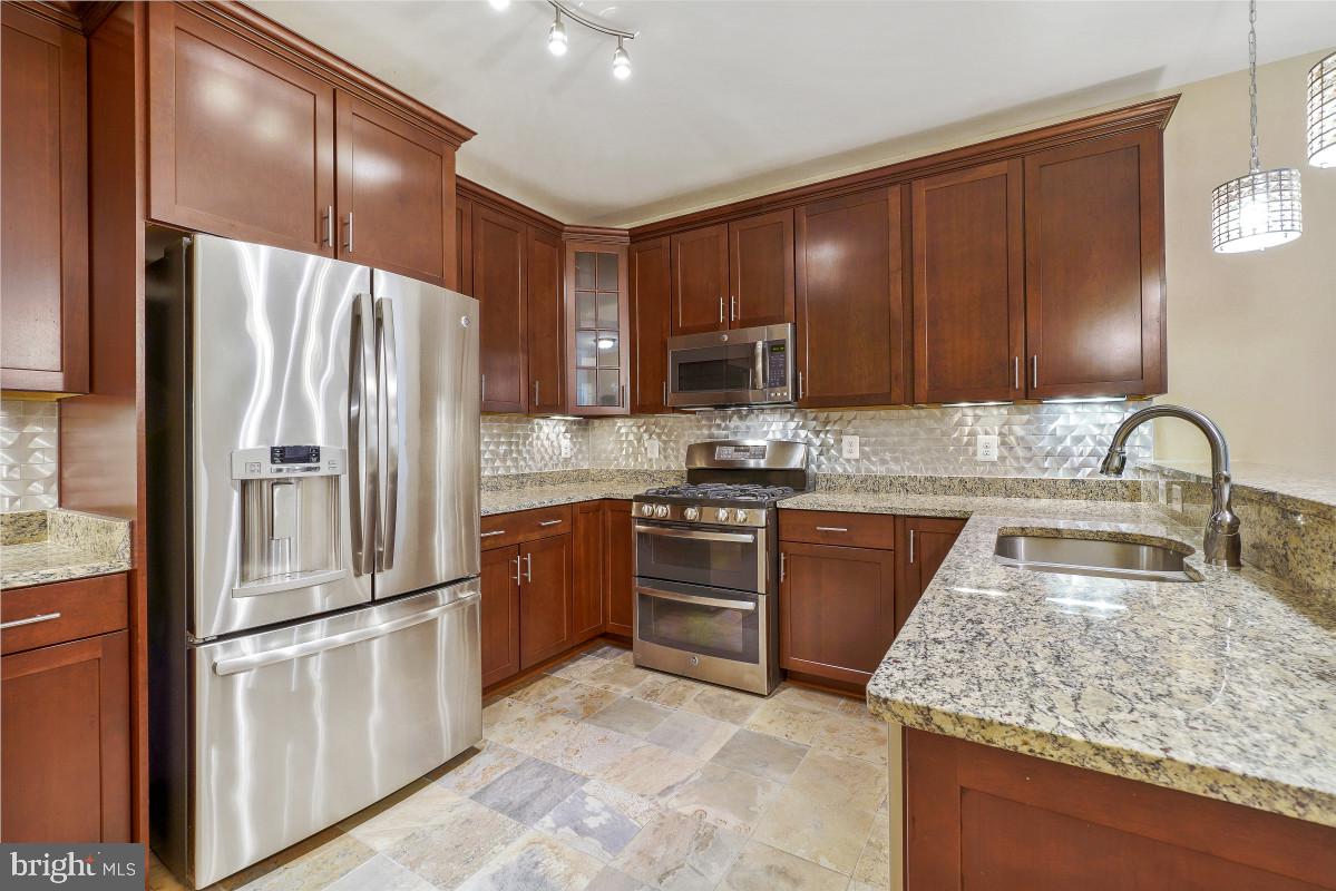 43145 SUNDERLAND TERRACE 305