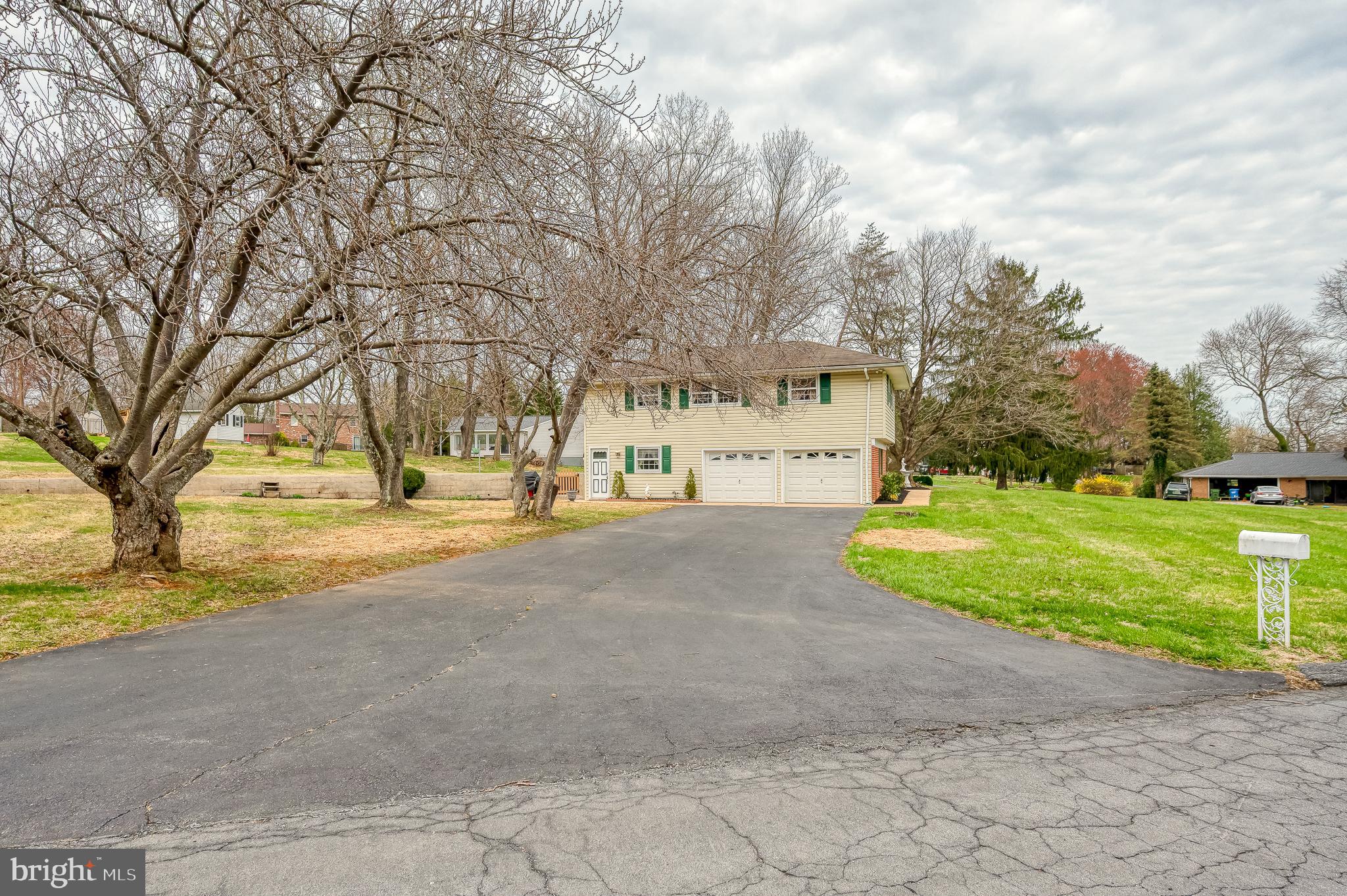 OAKLYN MANOR - Residential